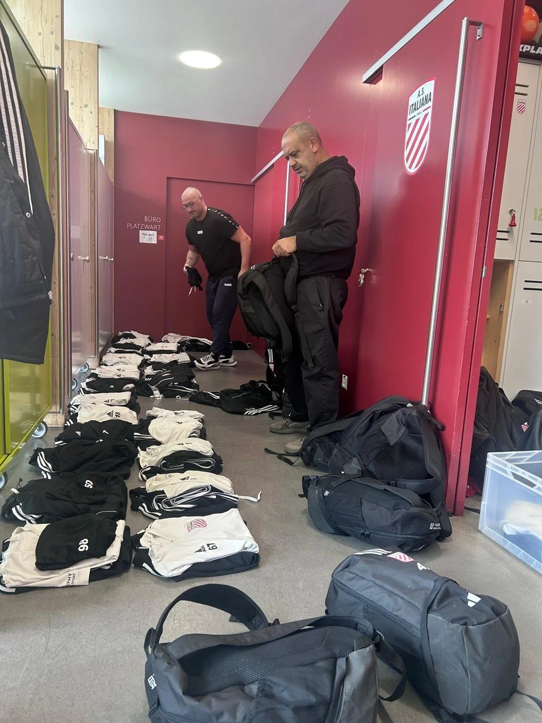 Vorrunde vorbei... aber hinter den Kulissen gehts schon wieder weiter.😆 Zeit f&uuml;r etwas Inventar und Vorbereitung auf eine erfolgreiche R&uuml;ckrunde.🟥⬜