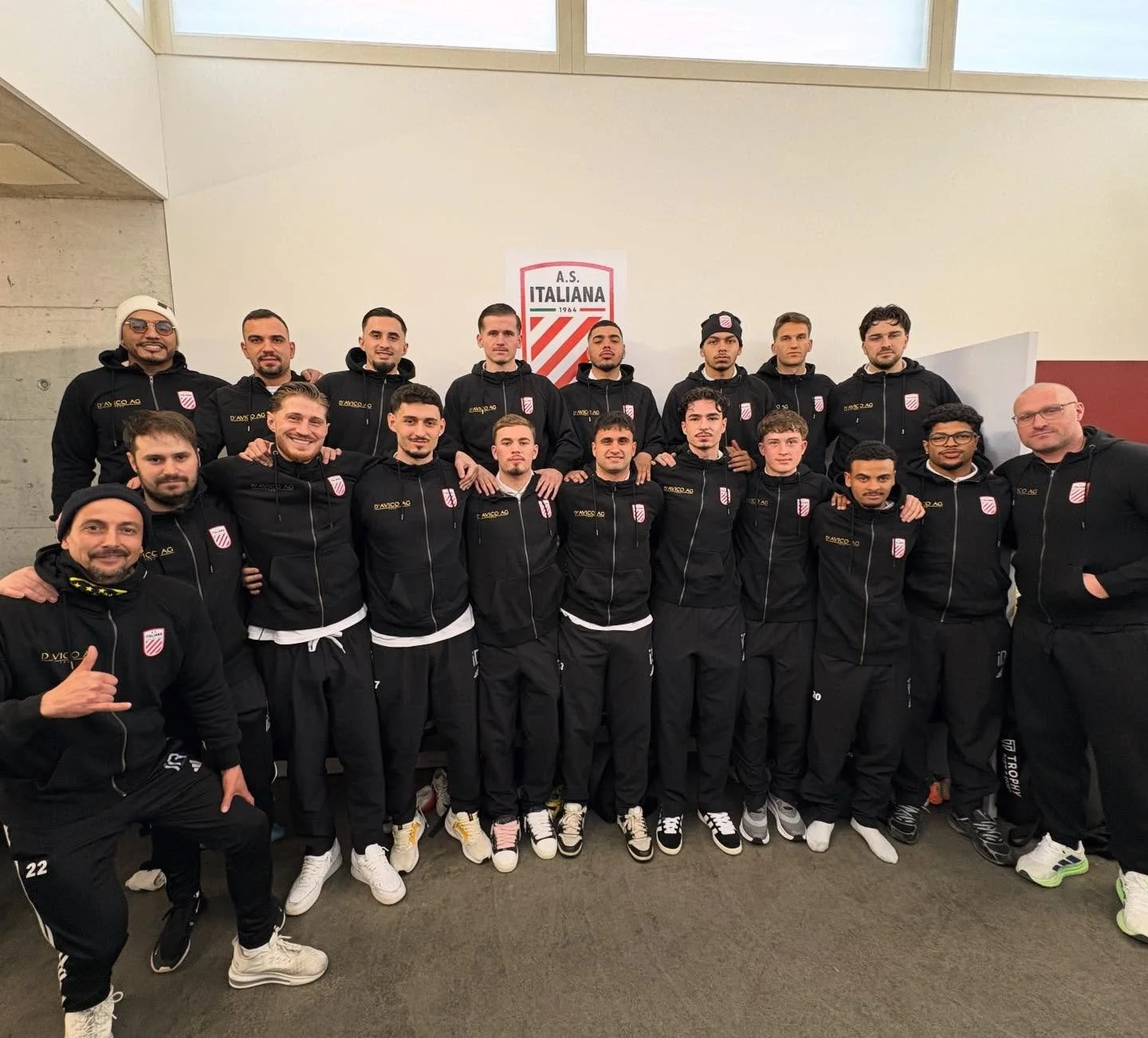 Wir m&ouml;chten unserem Sponsor @davico_ag_92 im Namen der gesamten Mannschaft und des Vereins @as_italiana_official herzlich f&uuml;r dieses hervorragende Geschenk danken. 🫶🏼🔴⚪️ Grazie mille‼️
Vielen Dank!&ldquo; 🙏⚽