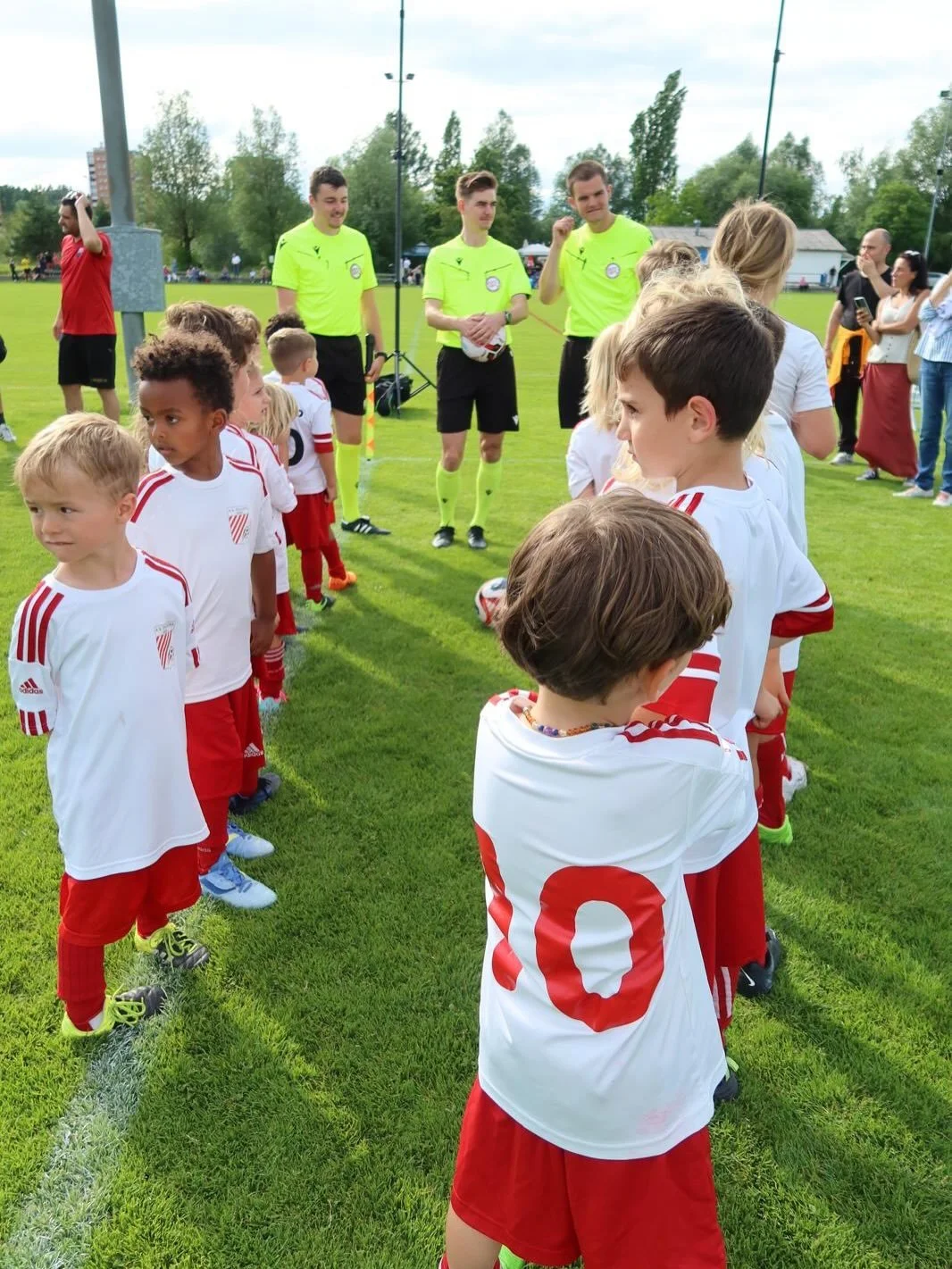 ‼️Letztes Heimspiel dieser Saison&hellip;

&hellip;und mit einem wunderbaren Besuch! ❤️🤍

Unsere treuesten und gr&ouml;&szlig;ten Fans! 🤩⚽️👍🏼

AS.Italiana&hellip;.Fino alla fine! ❤️🤍‼️