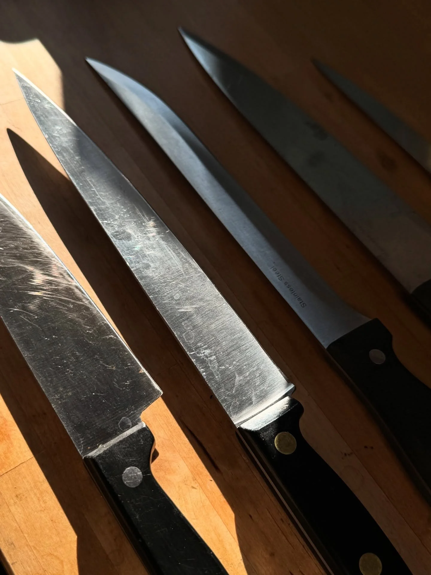 Set of knives ready for service 👨&zwj;🍳 #reblade #knife #sharpening #nottingham