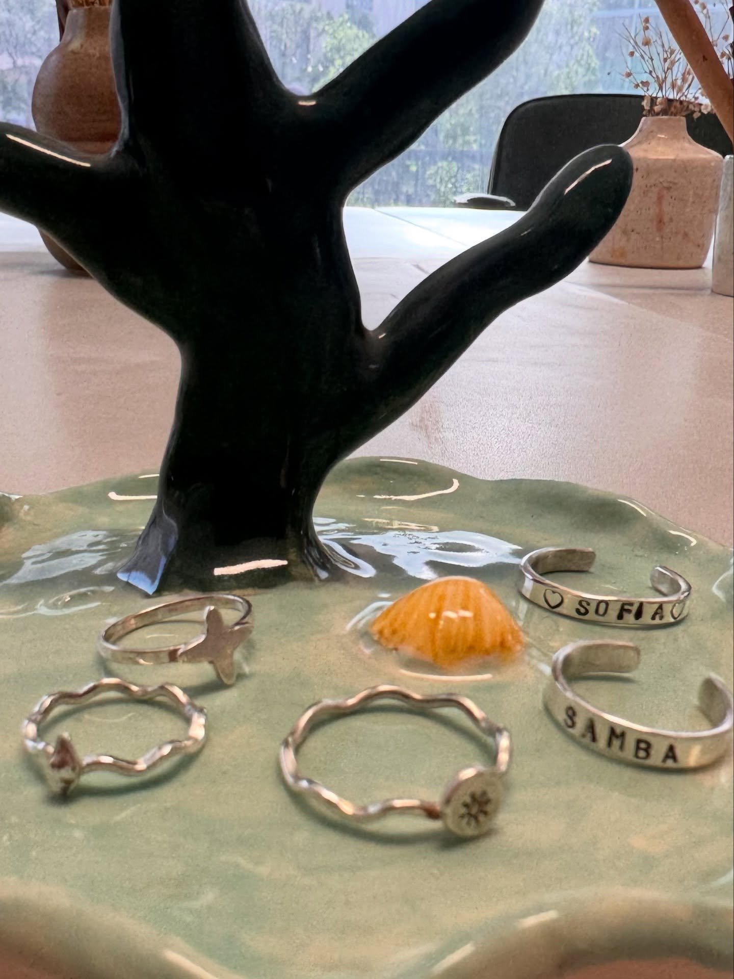 Registros do primeiro Workshop de An&eacute;is Minimalistas que realizei para minhas amigas.
Esse dia foi o resultado do sim que recebi da super fofa e generosa Dani, da @labravastudio . Dani, obrigada por acreditar em mim, me incentivar e ceder seu 