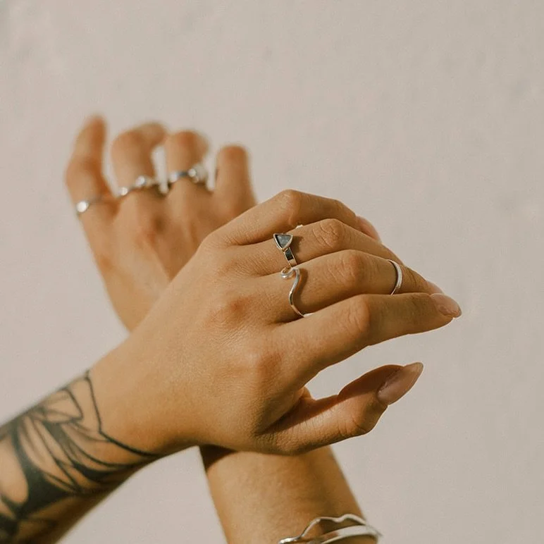 🌬️🍂 🌦️

Era s&oacute; um dia comum at&eacute; voc&ecirc; usar as joias da Seaweed Jewels. 
Joias tornam todos os dias em um dia especial. ✨