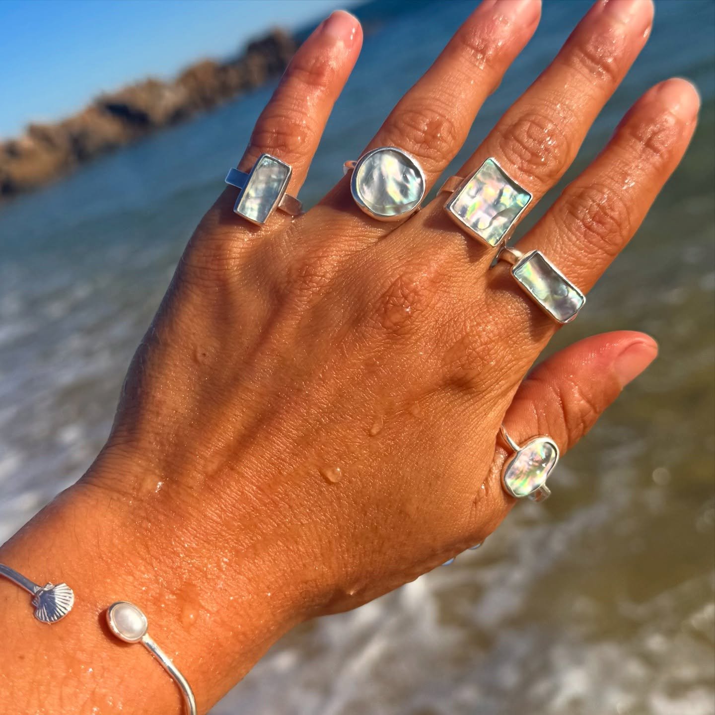 As joias de abalone foram as que eu mais fiz esse ano e s&atilde;o as que eu mais gosto de fazer. 

Ainda da tempo de encomendar uma joia personalizada para esse Natal.