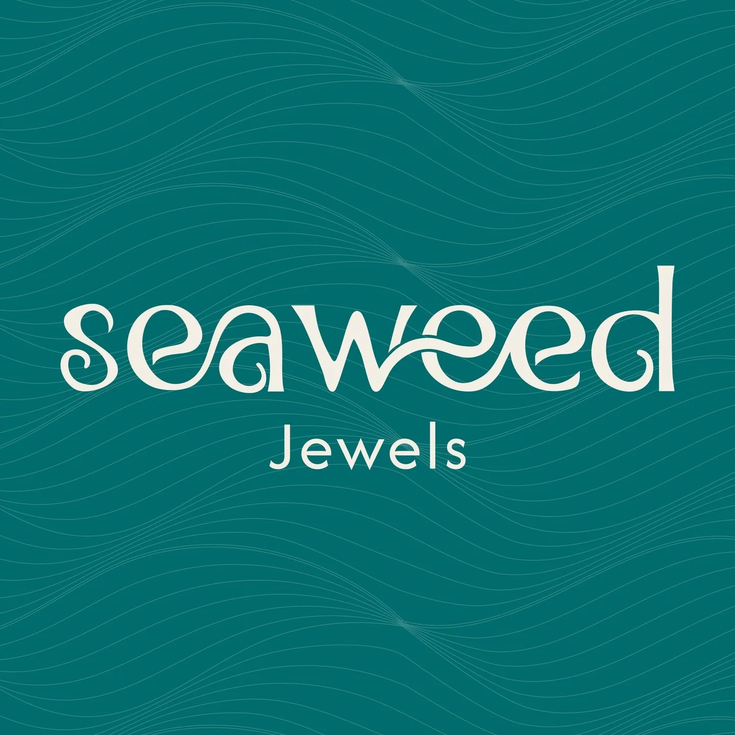 Ol&aacute;, Sereias!
&Eacute; com muito prazer que hoje apresento a nova identidade visual da Seaweed Jewels. ✨

O tempo passa r&aacute;pido, e ao olhar para tr&aacute;s vejo o lindo e consistente caminho que percorri at&eacute; aqui. 
A Seaweed Jewe