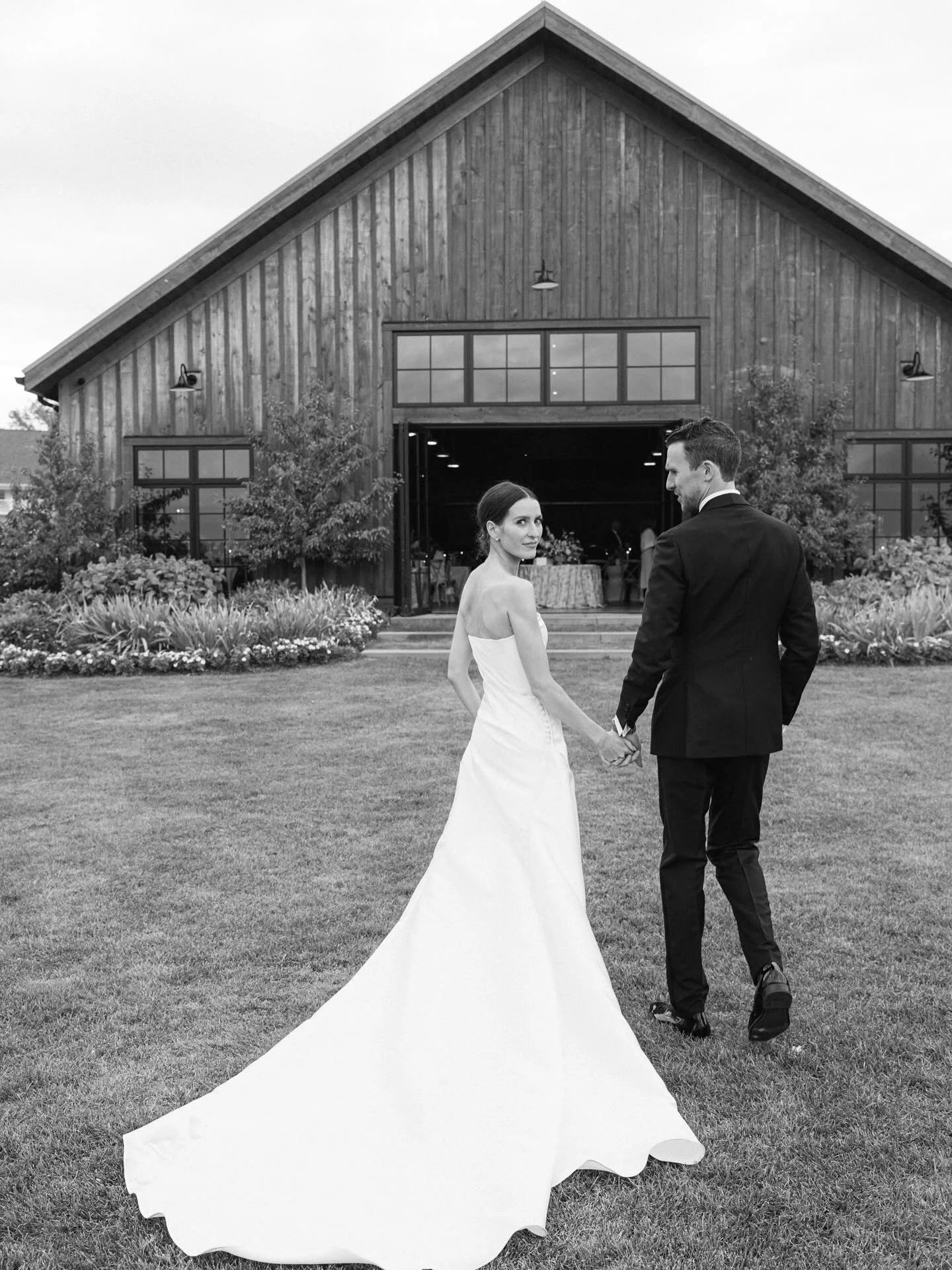 Megan + Dave 🤎 
⠀⠀⠀⠀⠀⠀⠀⠀⠀
Such a beautiful couple (aren&rsquo;t these photos just stunning of them!?) inside &amp; out&hellip; Truly the amount of times they said thank you and asked if we needed anything was countless. From the ceremony, to first d