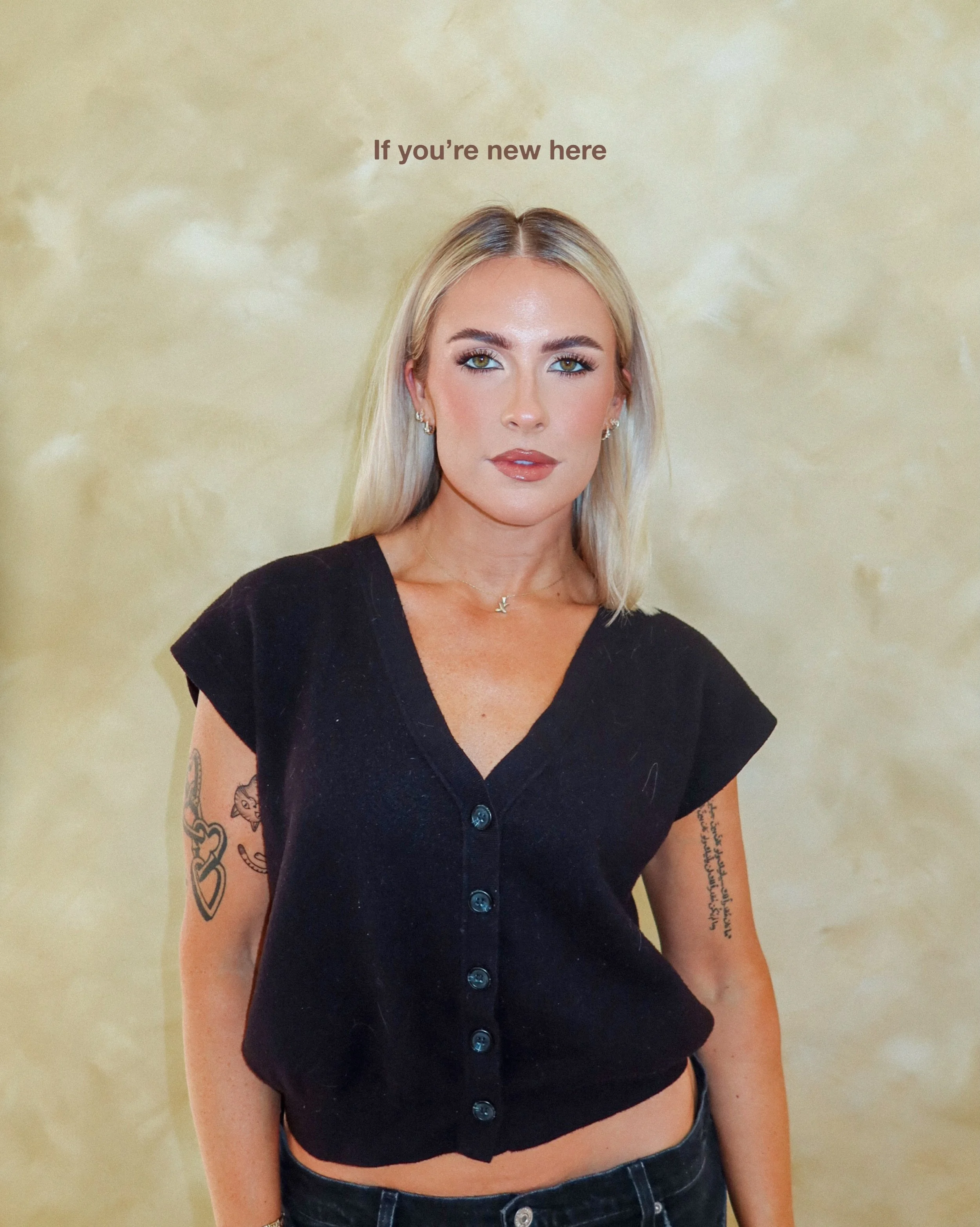 I&rsquo;M SO HAPPY YOU ARE HERE !! 💕🥹✨

Hi yall! I&rsquo;m Anna, the mug behind the mugs. I&rsquo;m a licensed beauty professional here in Kansas City specializing in makeup, event hairstyling, and blonding.

I love to be the helping hand behind th
