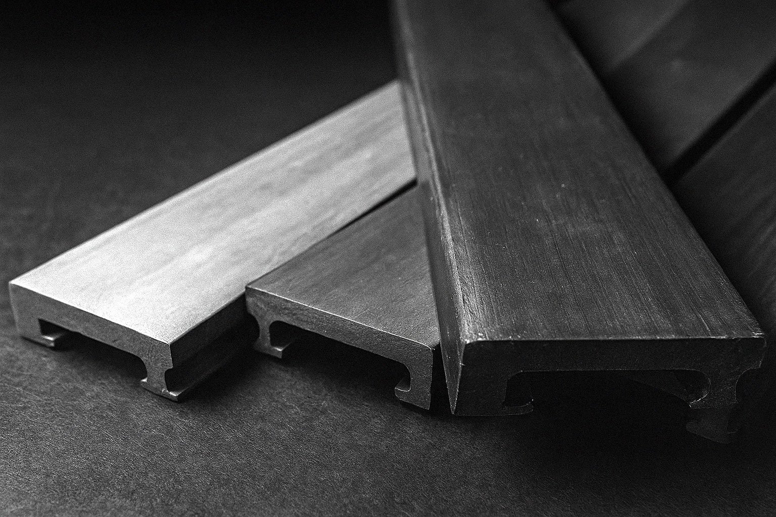 Trapneuzen EPDM Rubber & PVC, Callamco, op een zwarte achtergrond.