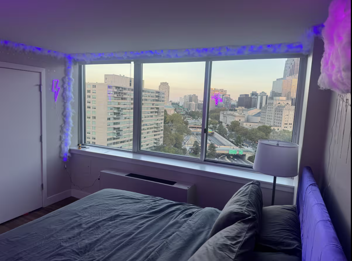 Prince Suite - Gym+Pool+Laundry+ Prime Location!