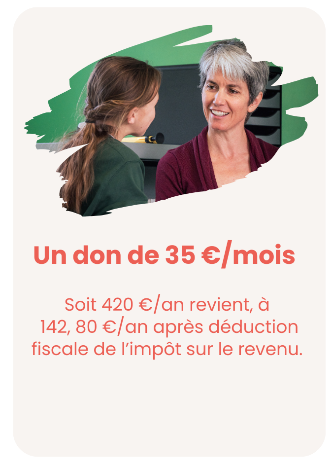 Une femme et une jeune fille discutent, la femme entière. Texte en français annonçant un don de 35 € par mois, équivalent à 420 € par an, après déduction fiscale.