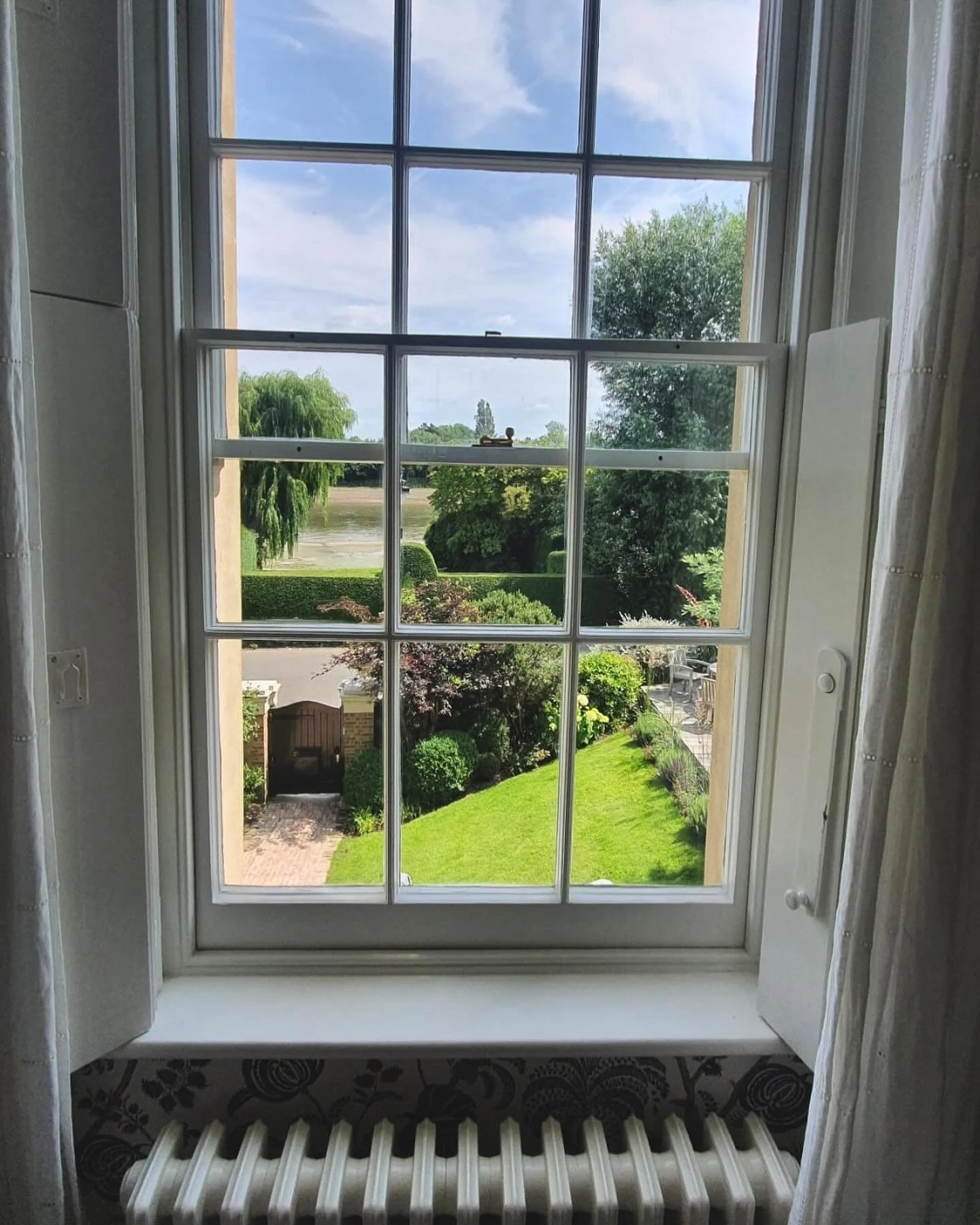 A 12 month snag visit to this wonderful London riverside property in 30 degree heat. We&rsquo;ve never seen the Thames so low, but this window still frames a stunning view.