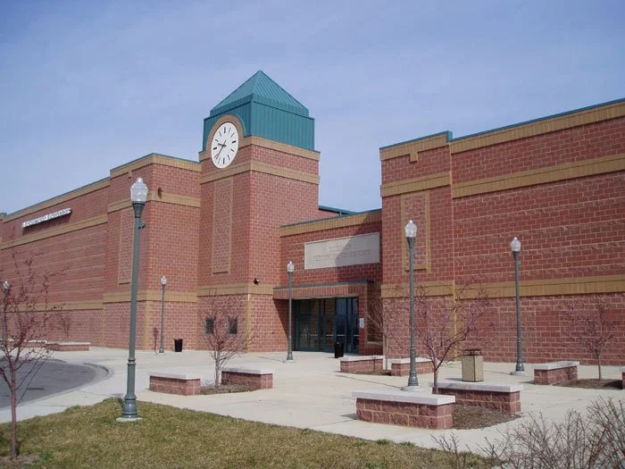 Emerson Performance Center:
Where arts and athletics collide! Catch a play in the 227-seat Bank of America
Theatre, or cheer on the Hornets in the 2,490-seat gym. You’ll also find music
practice rooms, art studios, and a student fitness space.