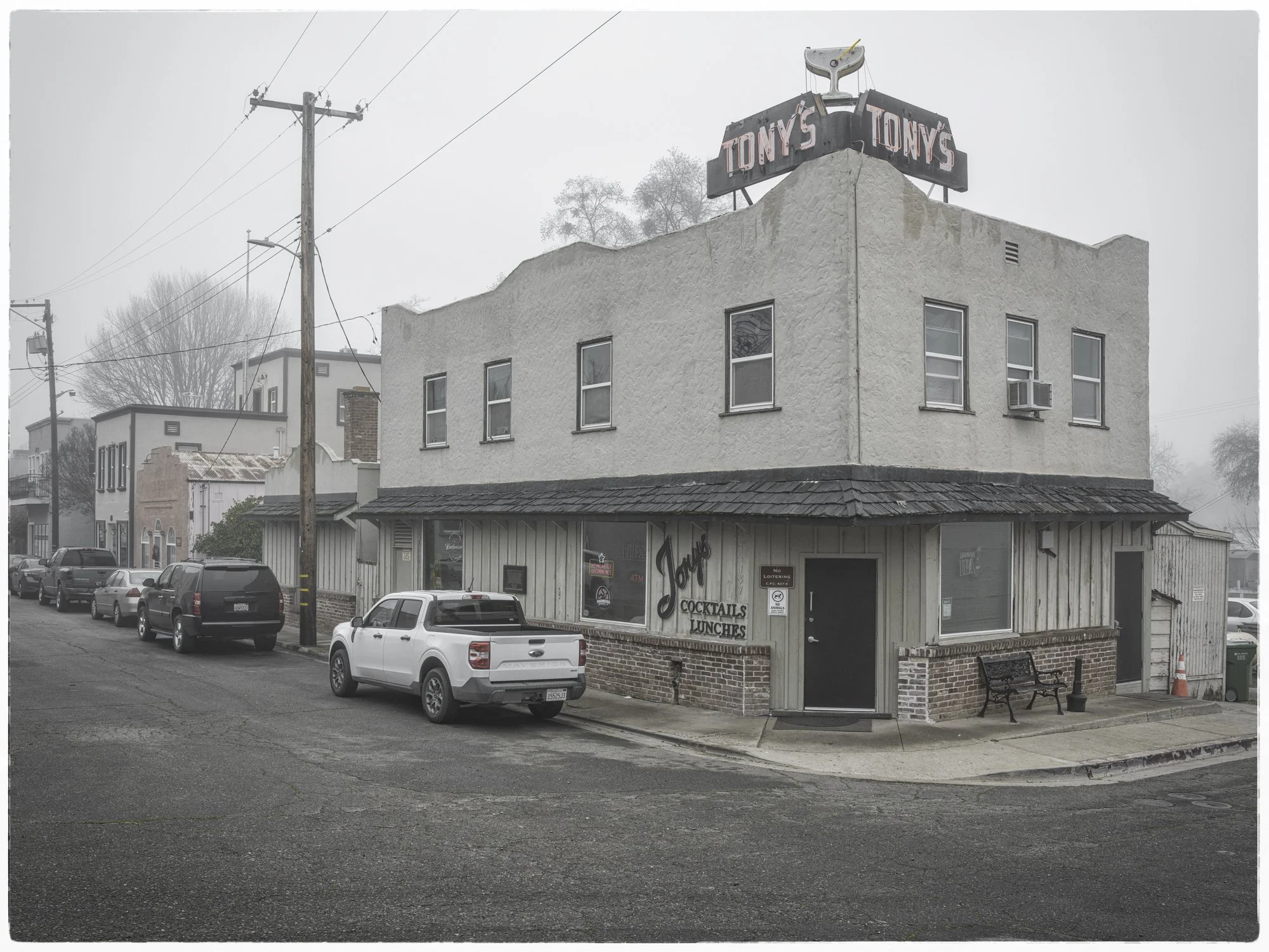 tonys_bar.jpg