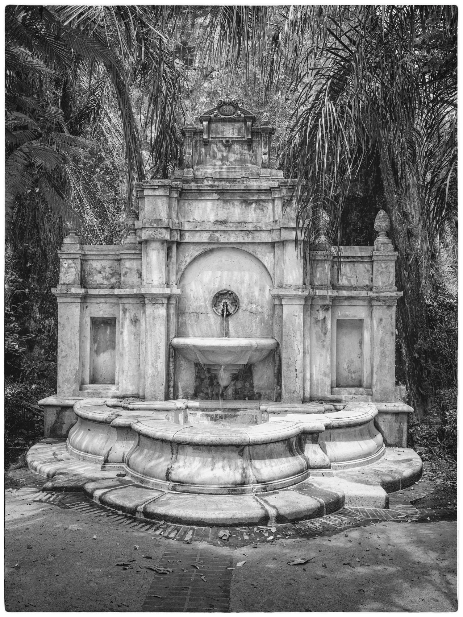 ornate_stone_fountain.jpg