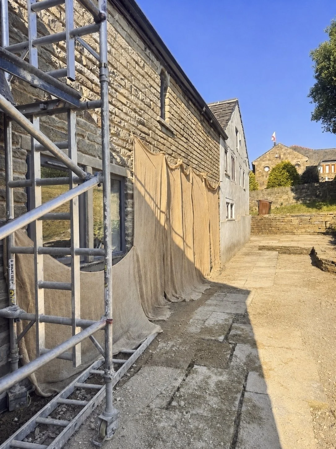 Due to the weather during this project we needed to attach hessian to the stone work to avoid the lime mortar drying out too quick and avoid the joints cracking 