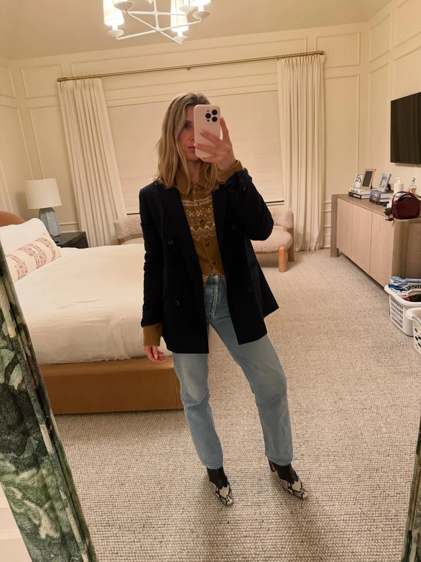 Almost too cold to get dressed ❄️ some looks in sub zero temps 

.
.
.

#stylist#freezingcold#nyc#wardrobestylist#rye