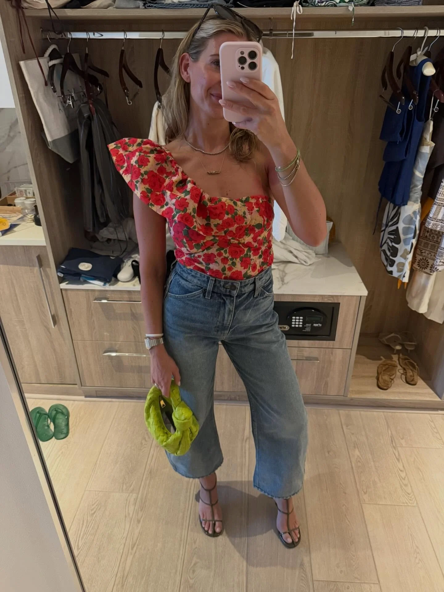 Some R&amp;R with a side of sunburn ☀️🌴
Save for vacation inspo!

.
.
.

#stylist#wardrobestylist#turksandcaicos#girlstrip#vacationstyle