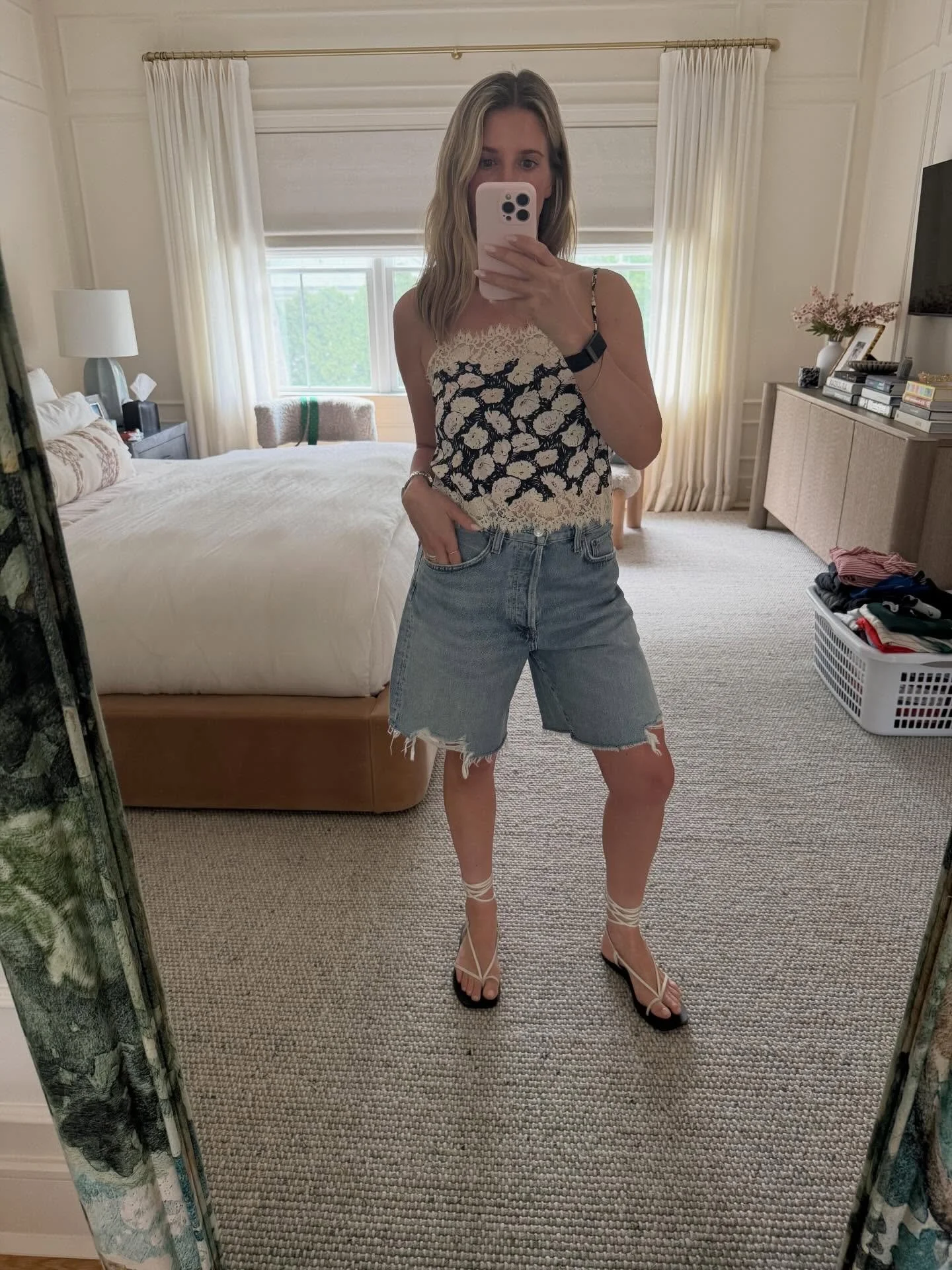 A seriously strange week of weather requires a seriously strange assortment of clothing! Sweaters one day and sandals the next. Save for inspo! 

.
.
.

#spring#newyork#stylist#wardrobe#fashion
