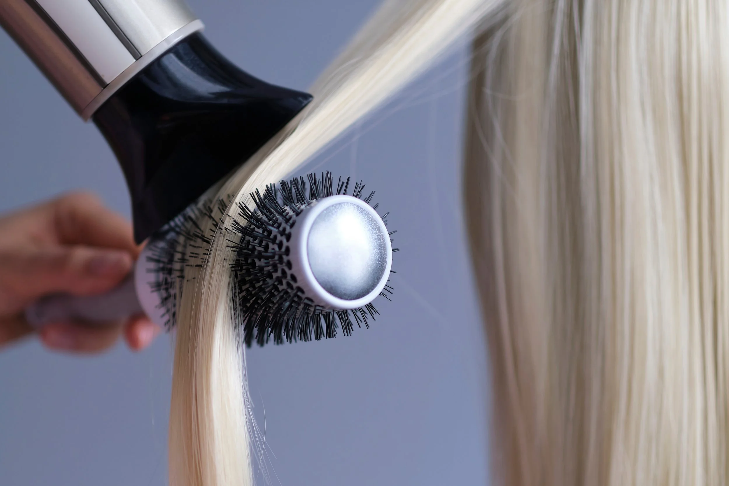 hair curler used on blonde hair