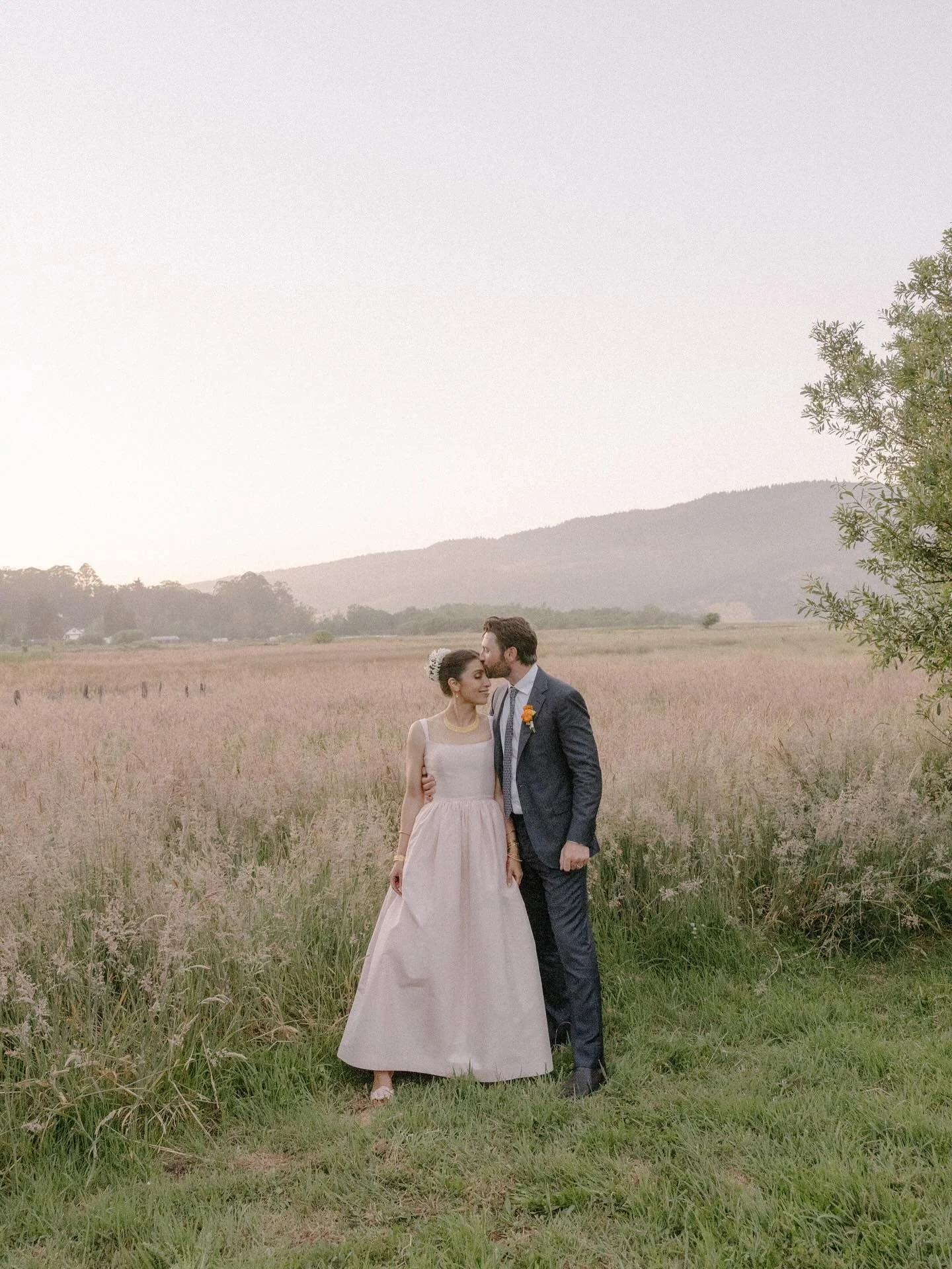 Portraits of Ahna and Andrew - The Peace Barn 

Planning @shannonleahevnts @camden_sle 
Photographer @marcusjollyweddings 
Venue: The Peace Barn 
Custom dress &amp; accessories @sandyliang
Bridal shoes @miumiu 
Florals @xo.mariannne 
Makeup @chanelcr