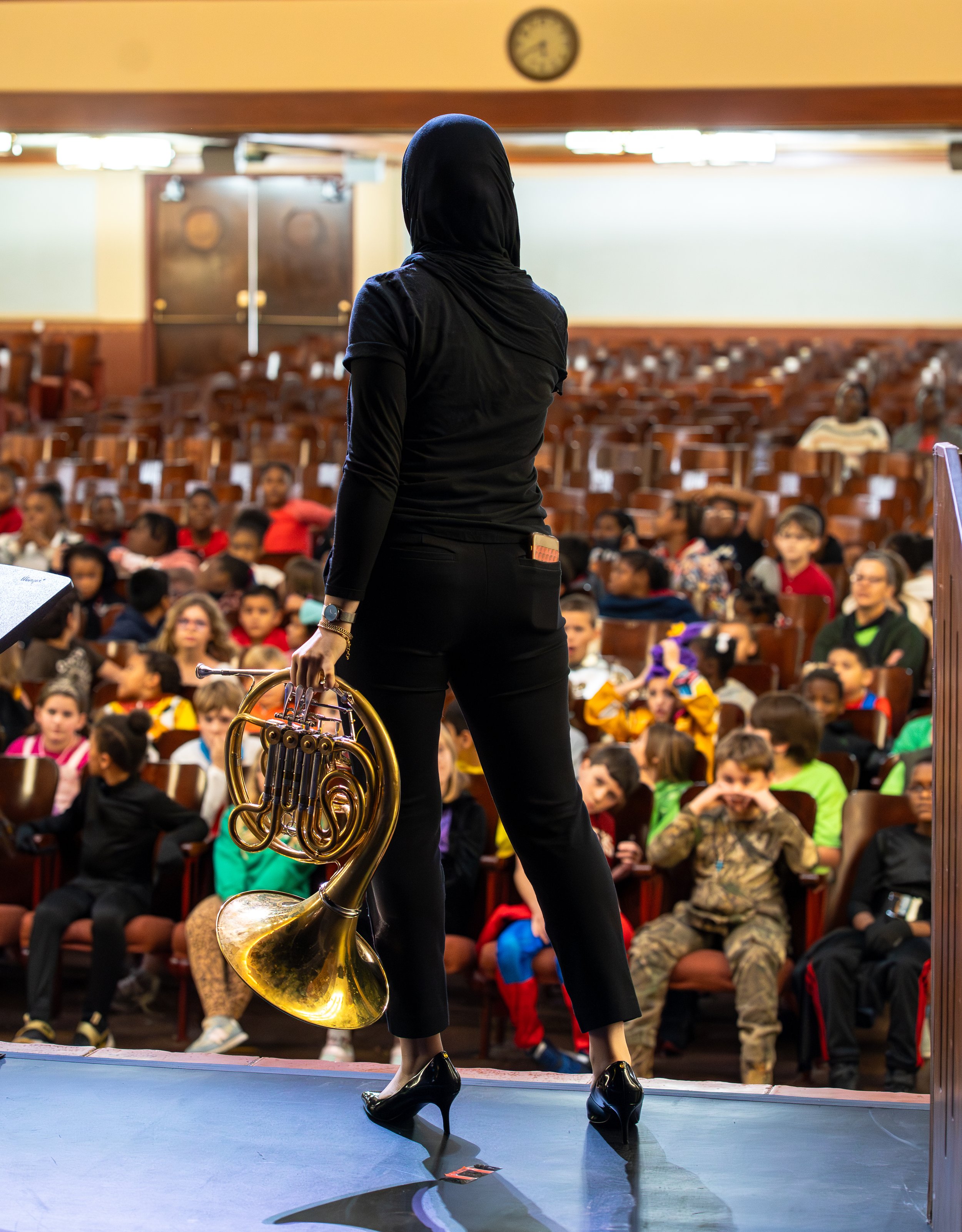 Tulsa, Oklahoma: Introducing 4th graders to instruments at Chamber Music Tulsa - photographed Rebecca Rayon