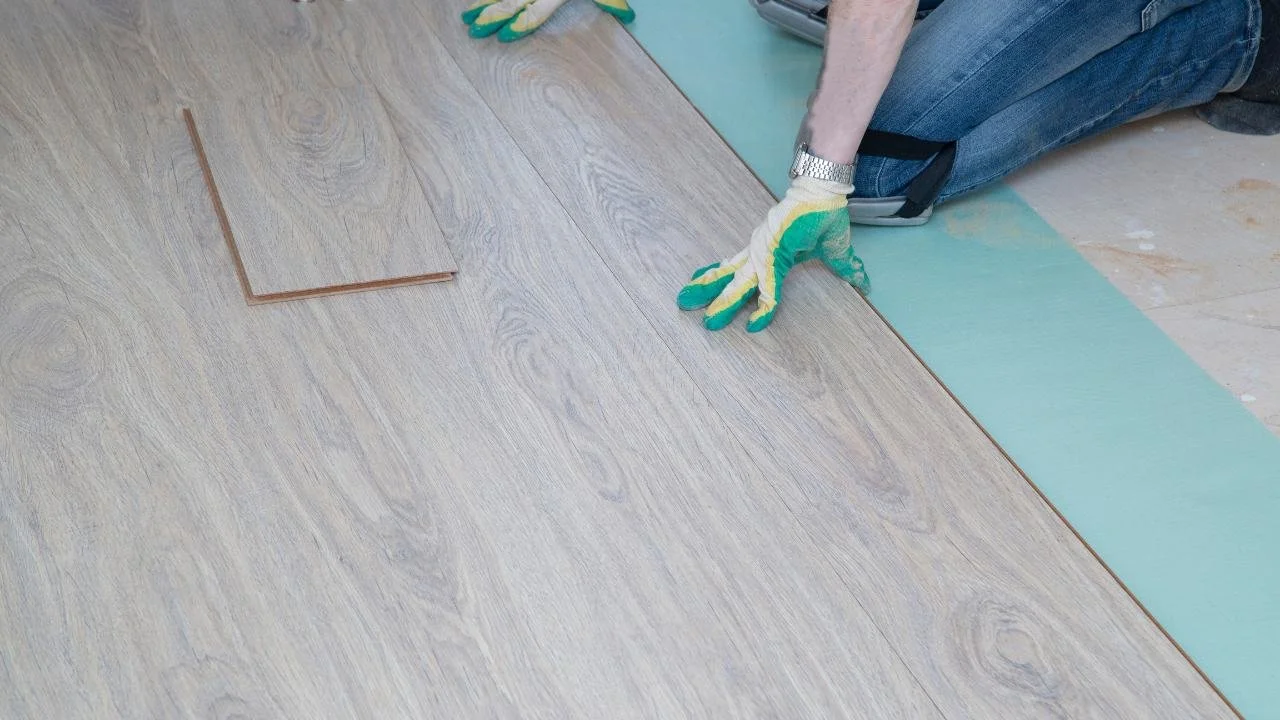 vinyl plank flooring vs laminate​