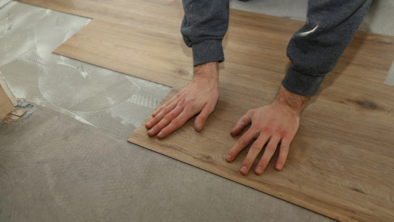 vinyl plank flooring vs laminate​