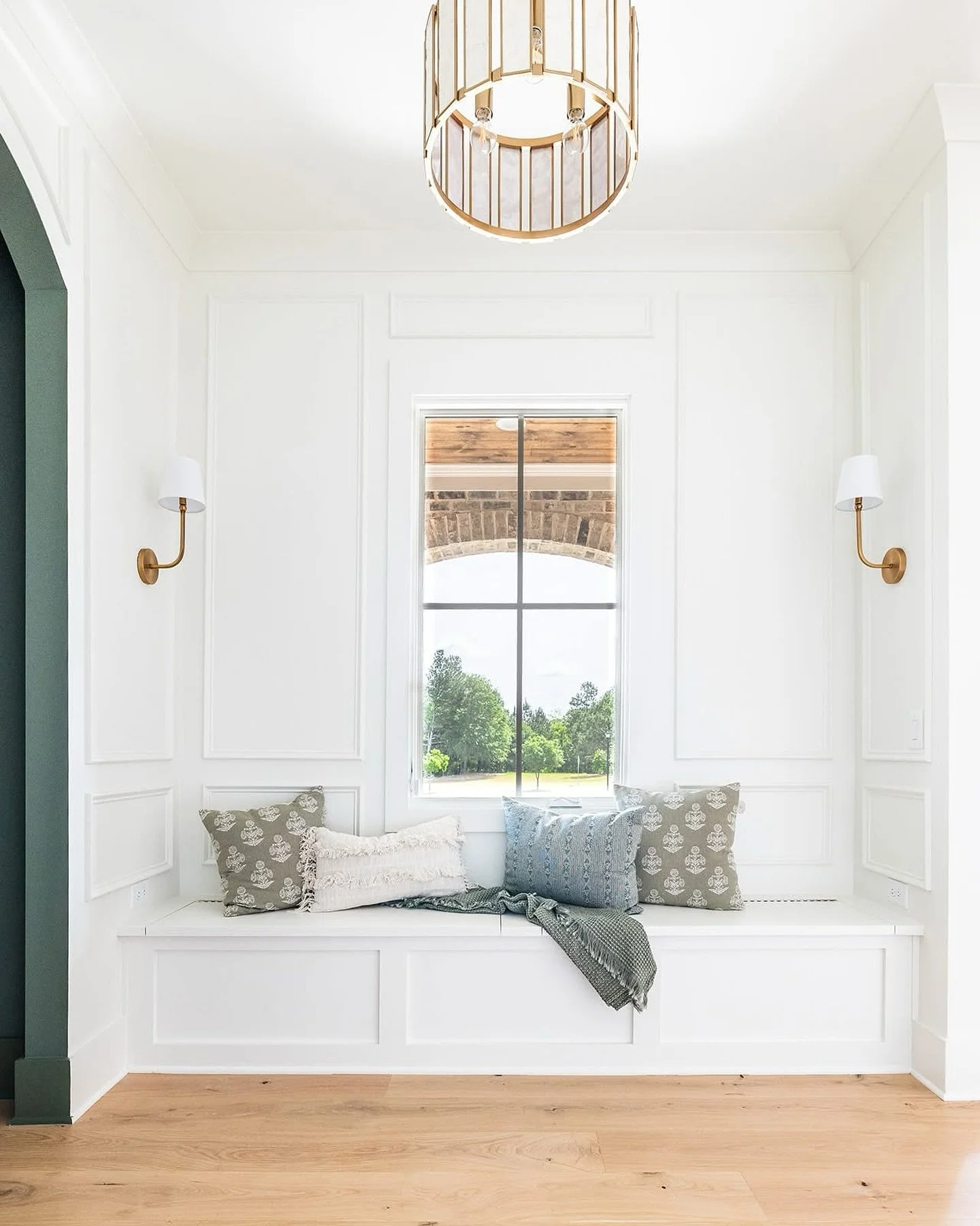 This custom foyer bench is intentionally designed with hidden storage and built-in outlets- it's elevated, cozy, and anything but ordinary.

Built by: @maxeyfamilyproperties
Architecture: @footshillsarchitecture 
Design: @hawkinsandgraydesign
Millwor
