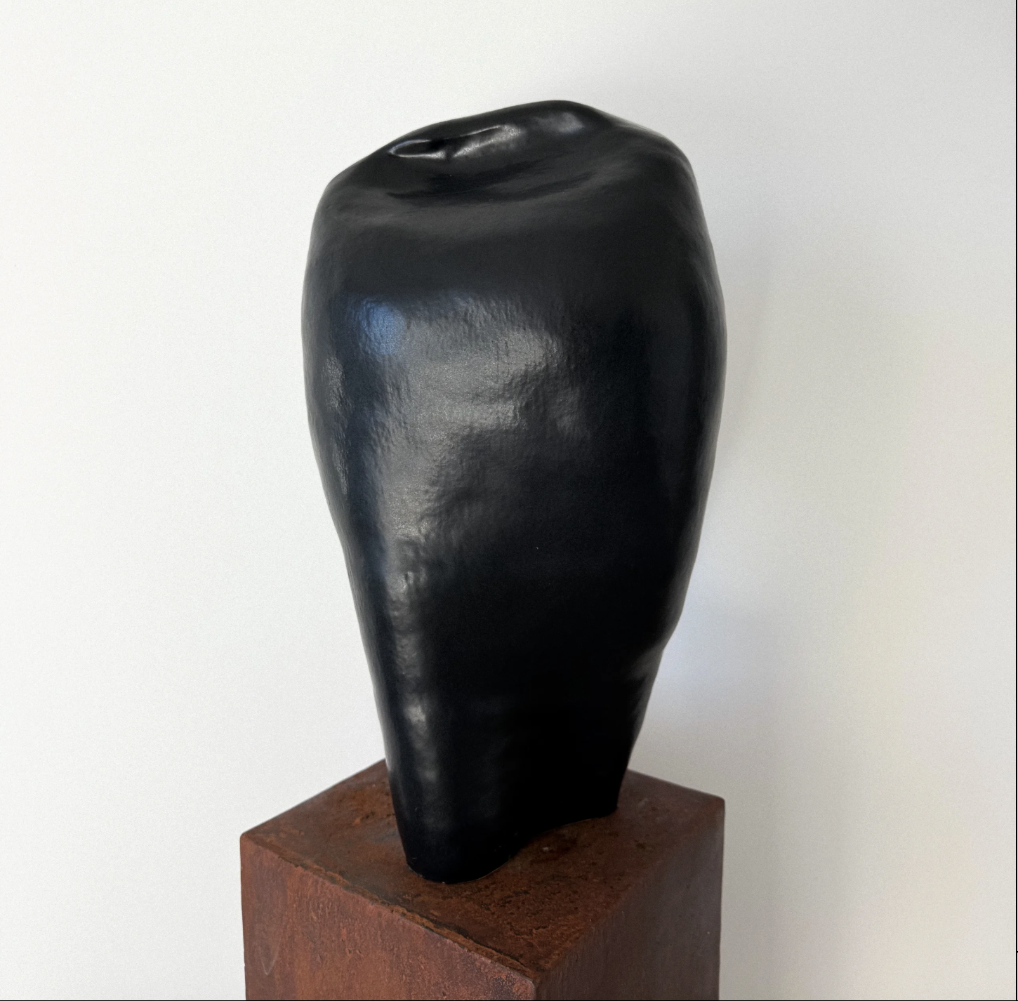 Gloria, 16" x 9" 
