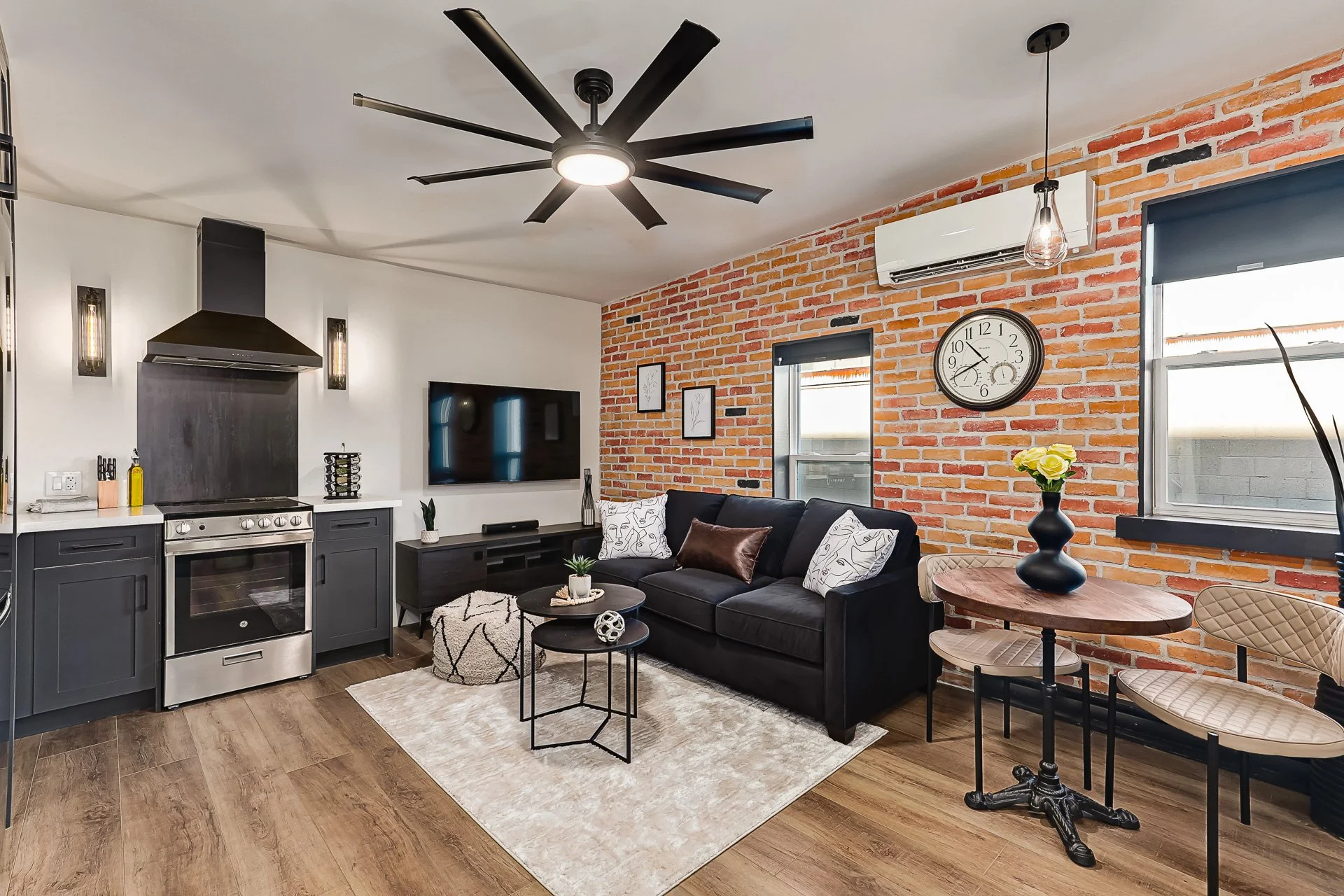 155-Brick-and-Beam-Airbnbs-Hurontario-Collingwood-interior-wide-angle-39682-WEB.jpg