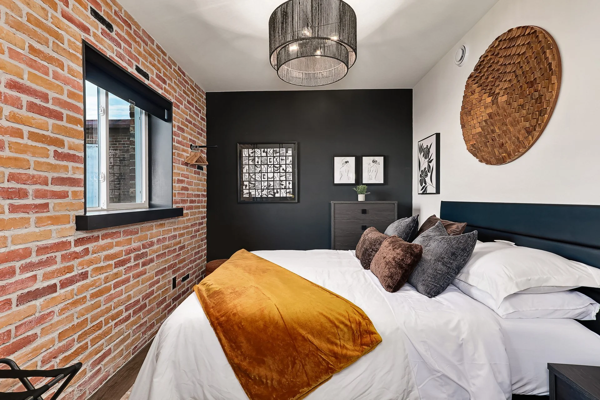 156-Brick-and-Beam-Airbnbs-Hurontario-Collingwood-interior-wide-angle-39683-WEB.jpg