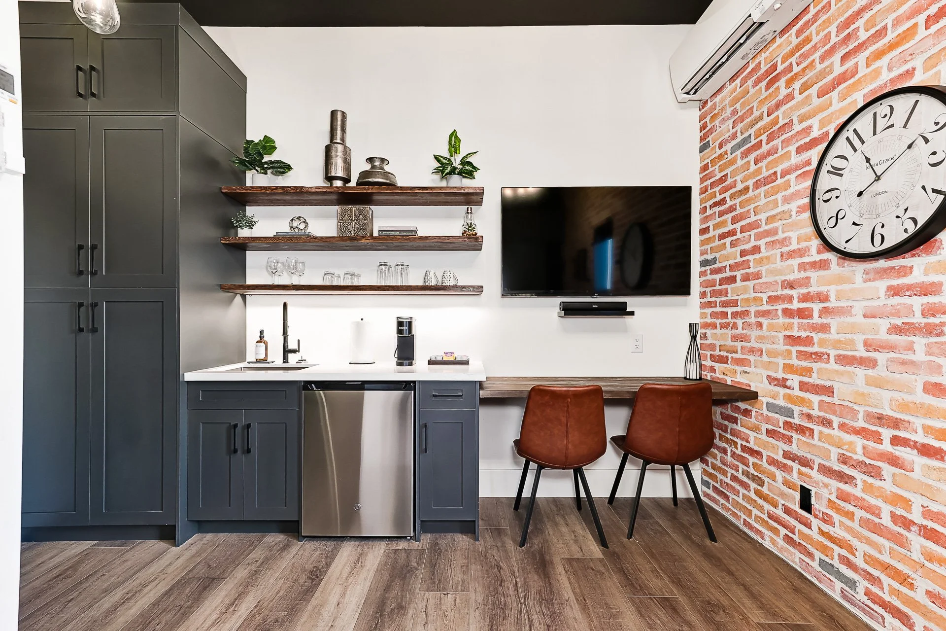 178-Brick-and-Beam-Airbnbs-Hurontario-Collingwood-interior-wide-angle-39694-WEB.jpg