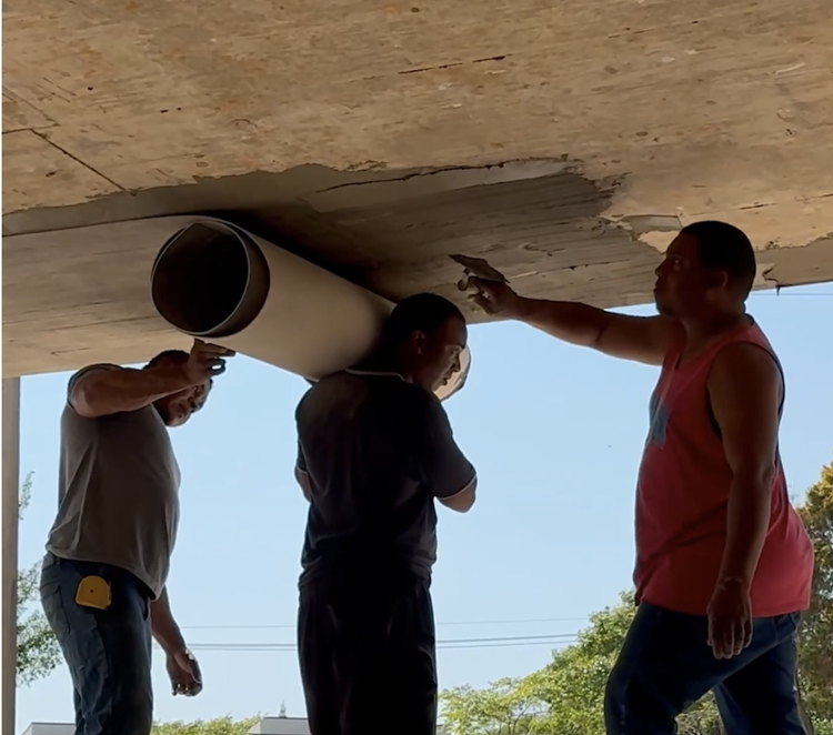 Installation on a ceiling