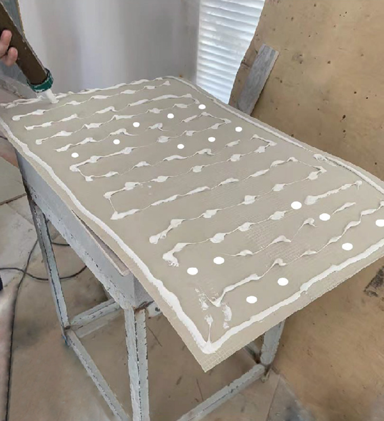 Applying PU silicone