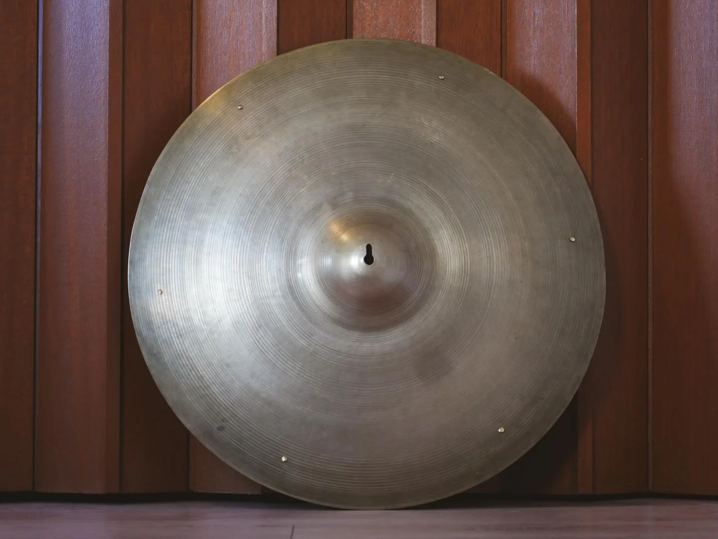 Added some @bosphoruscymbals rivets to this beautiful vintage 20&rdquo; @zildjiancompany ride for @marcusb_294 

#drums #drummer #drumlife #drummaintenance #drumrestoration #drumretrofitting #drumtech #drumwork #drumbiz  #vintagedrums  #vintagezildja