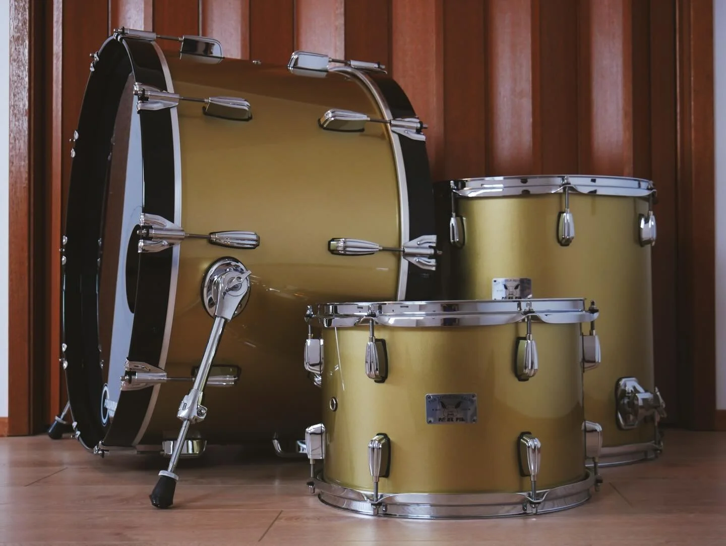 Pork Pies for @timattwo 

By far the nicest Pork Pie I&rsquo;ve seen to date. These birch/mahogany shells absolutely rip and the paint is 🤌🏻

The bearing edges were levelled and rounded in a few more plys in order to get the peak of the edge sittin