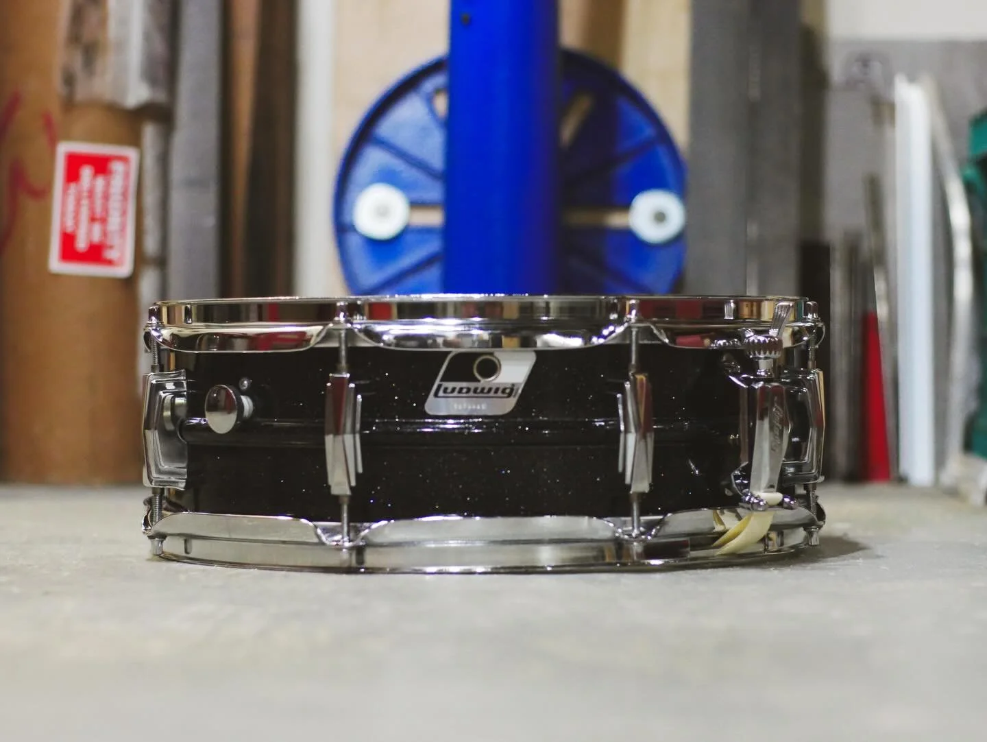 Ludwig &ldquo;blackrolite&rdquo; came in for a new Ludwig P88 throw off and butt plate for @_kmd3 

These are great upgrades on these snares because it gives you a reliable snare system. 

One thing you have to do is drill out the stock mounting hole