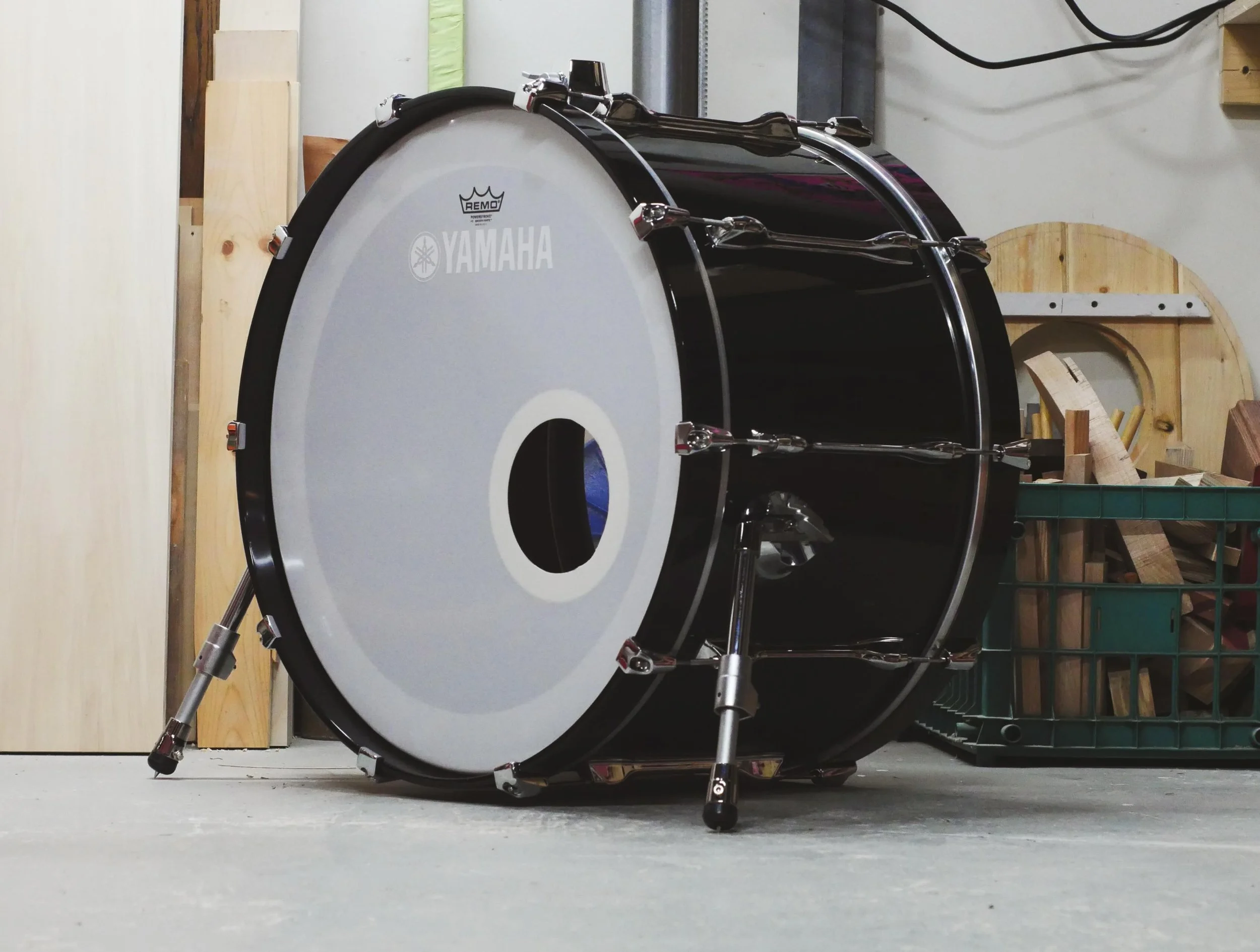 Yamaha Recording Custom came in for a set up for @_kmd3 

The factory edges were in pretty good shape but the outer profile could use a bit more attention to detail. Choosing the right round over bit can make a world of difference in your drums abili