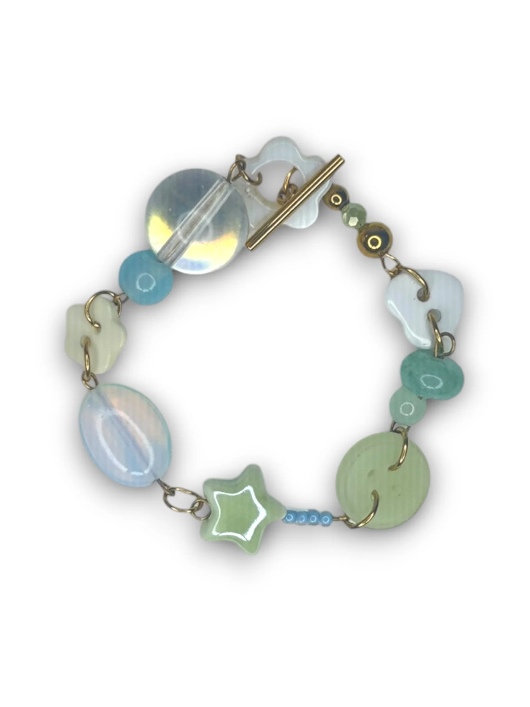 Seafoam Blue Flower Closure Beaded Bracelet in Gold