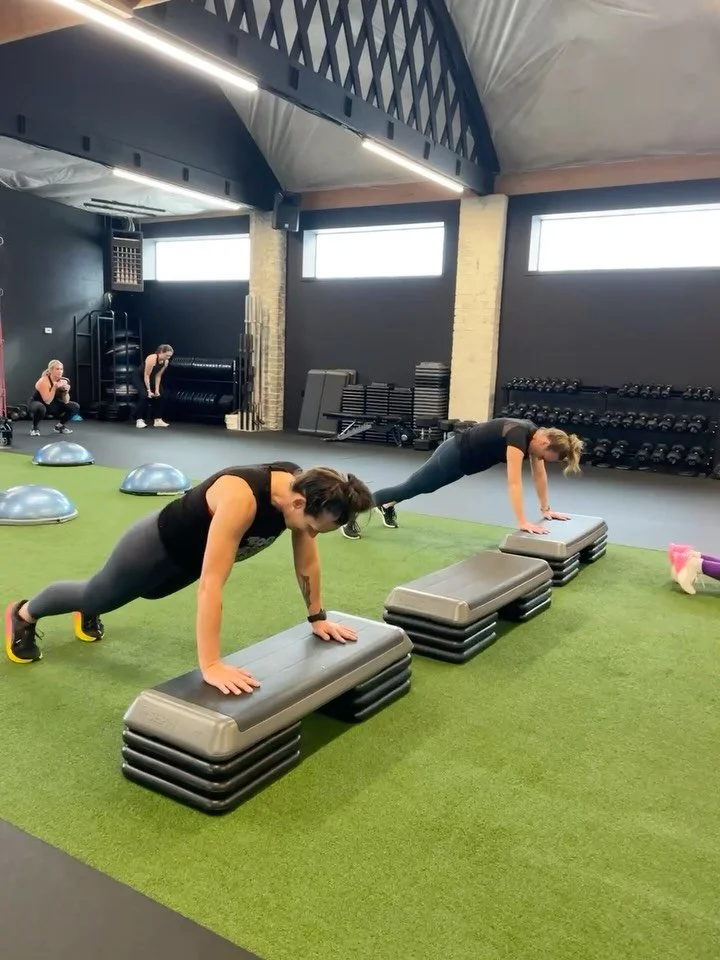 If this post was a dating profile: We enjoy working out, dancing if we aren't working out and people who also like working out. Swipe left and find out. 😘

#monthrecap #whatsupatRF