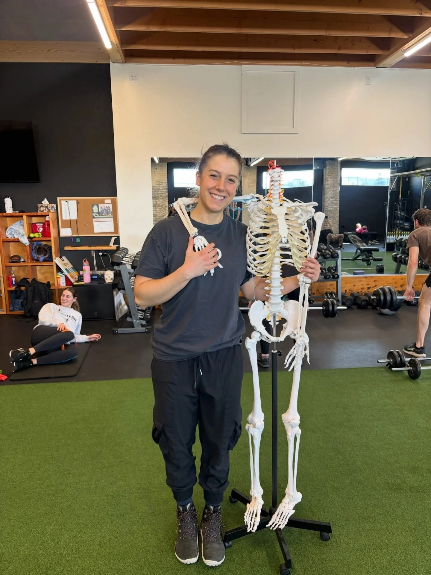 Our resident structural medicine queen and mobility master @zoemhm reminded us how a strong, supported back and getting the most out of your workouts actually comes down to the basics we tend to rush past! 👇🏻

Breath. Intentional setting of the toe