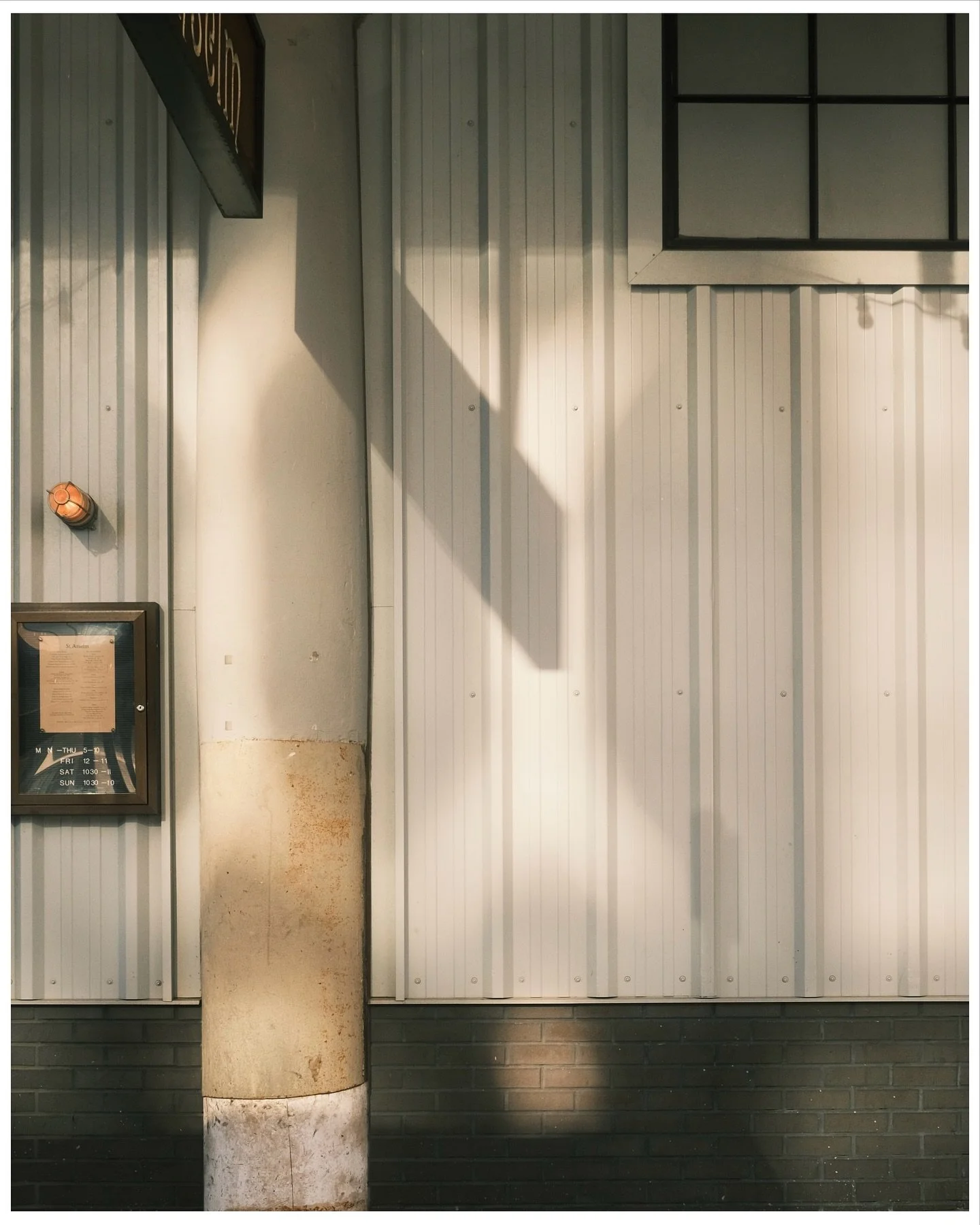 vertical color blocking 

Fujifilm X-T30ii // TTArtisan 23mm F1.8
_

#fujifilm #xt30ii #fujifilmxt30ii #sooc #ttartisan23mmf18 #fuji #fujifeed #fujixseries #fujilove #fujifilmxseries #fujix #fujicolor #fujixclub #fujifilmx #fujifilmphotography #fujif