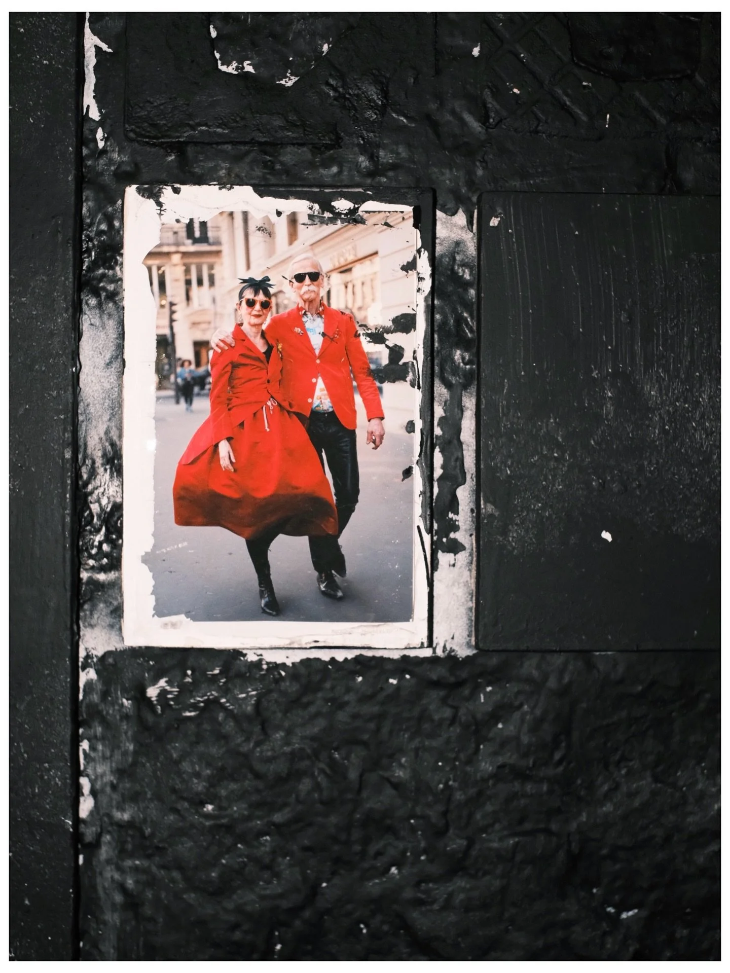 A flash in hand at night and I immediately default to a theme: Flash &amp; Trash 📸🗑️⭐️

Are these TOO grimey?? I dunno, I love them. Chinatown always delivers ❤️&zwj;🔥

Fujifilm X-T50 // XF 27mm F2.8, Godox IT20 F

- 

An offering to the a/gorithm