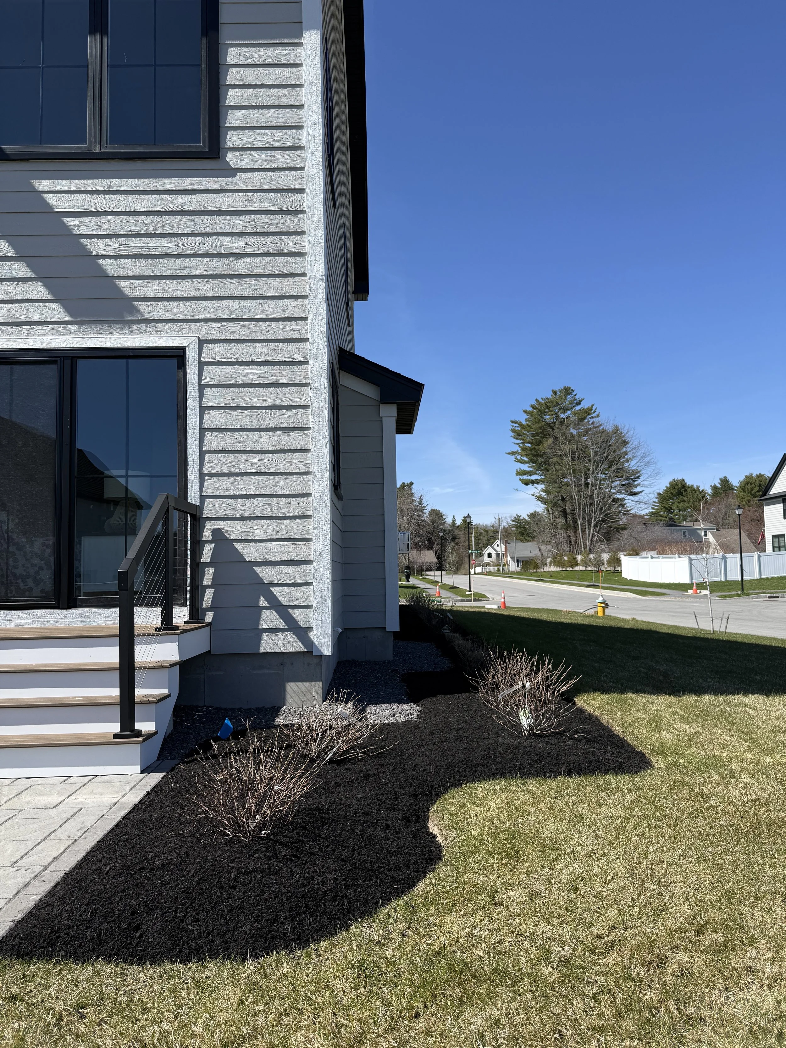 Clean edge + Fresh mulch