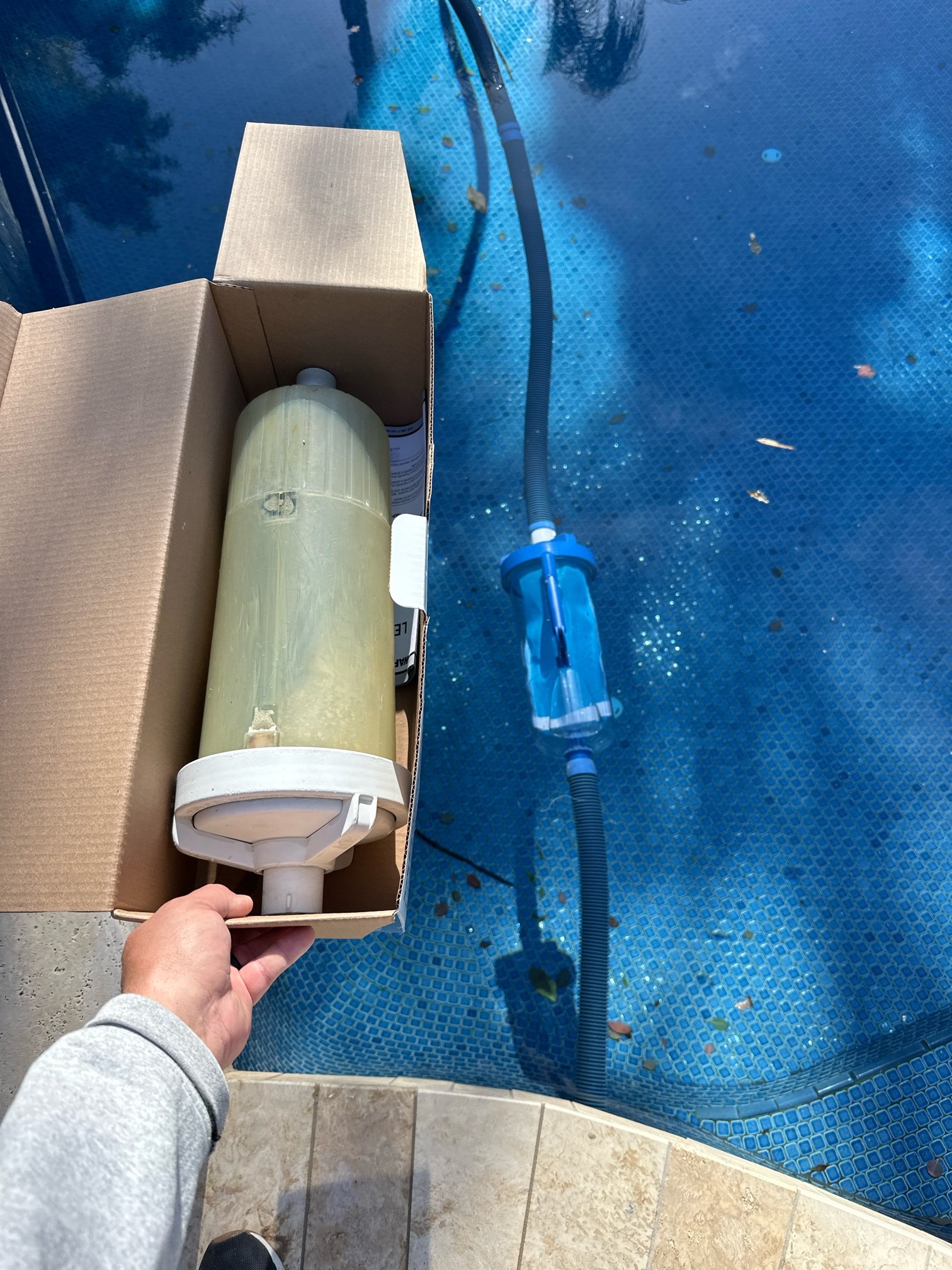 Leaf Canister Replacement 🌿

Leaf canisters help protect your pool pump by catching debris before it reaches the equipment. Over time they can crack, clog, or just stop working efficiently.

We replaced this worn-out canister with a new one to keep 
