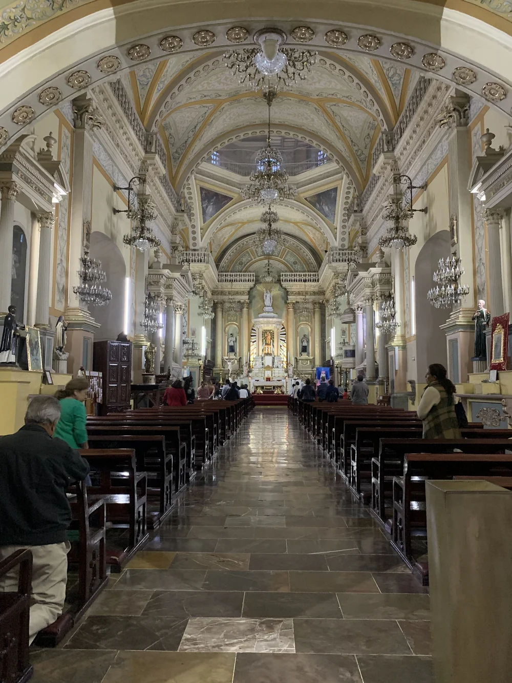 basilica colegiata.jpg