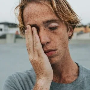 Cómo Ayudar a una Persona con Ansiedad 