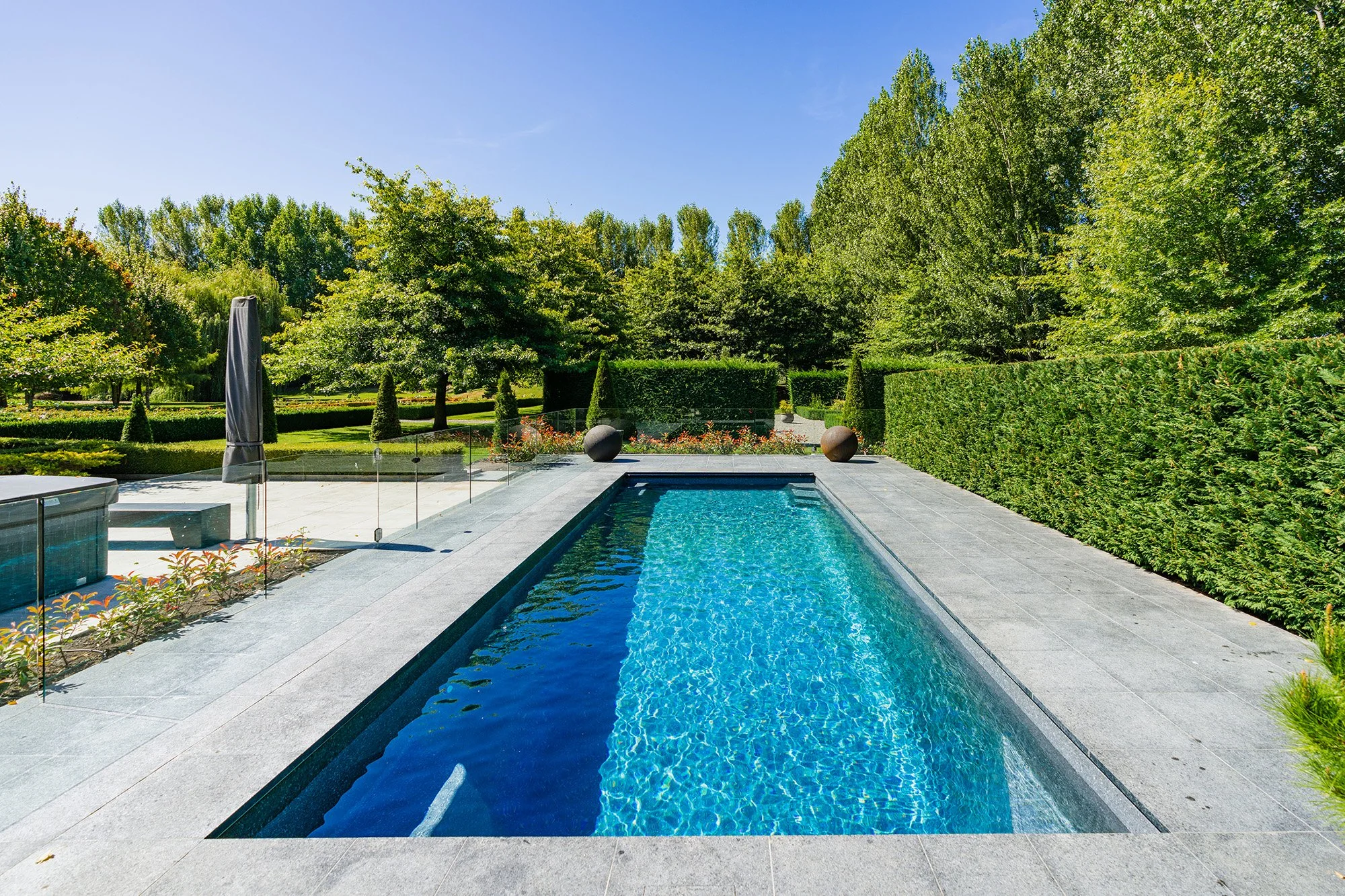 Entertainer Collection swimming pool