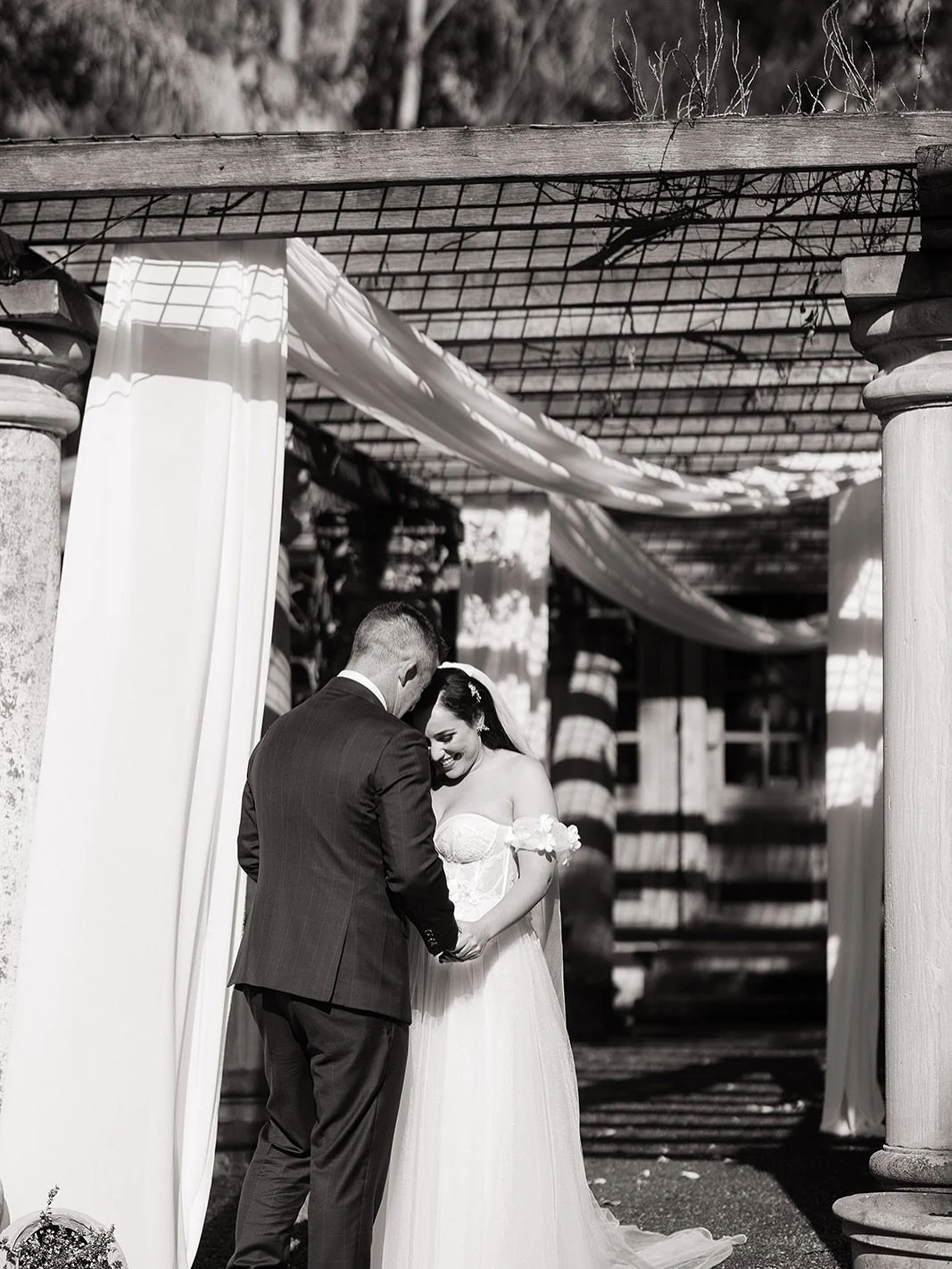 Flashback to Steph &amp; Kane&rsquo;s intimate wedding last spring! 

Ceremony and cocktail hour by the colonnade, golden hour in the garden and an intimate reception for 28 in the store. 

🌴 @leavesandfishes 
📸 @amyallencreativeco 
💇🏼&zwj;♀️ @we