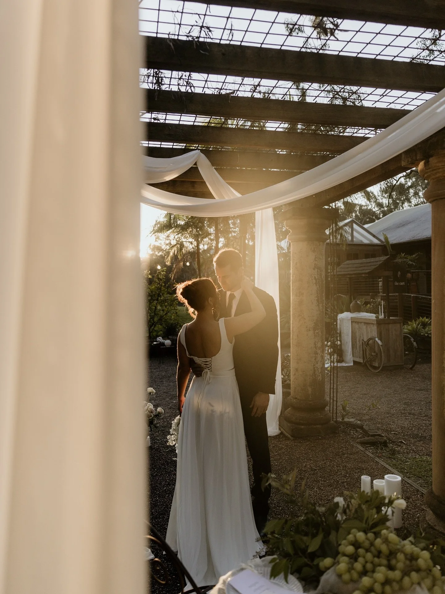 La Bella Vita

Embracing the surroundings, draped delicately with luxury and decadence. 

A forever favourite. 

Venue @leavesandfishes
Photographer @makeoneswayweddings 
Styling, Coordination &amp; Hire @sugarblossomevents 
Florist @sage_blossoming 