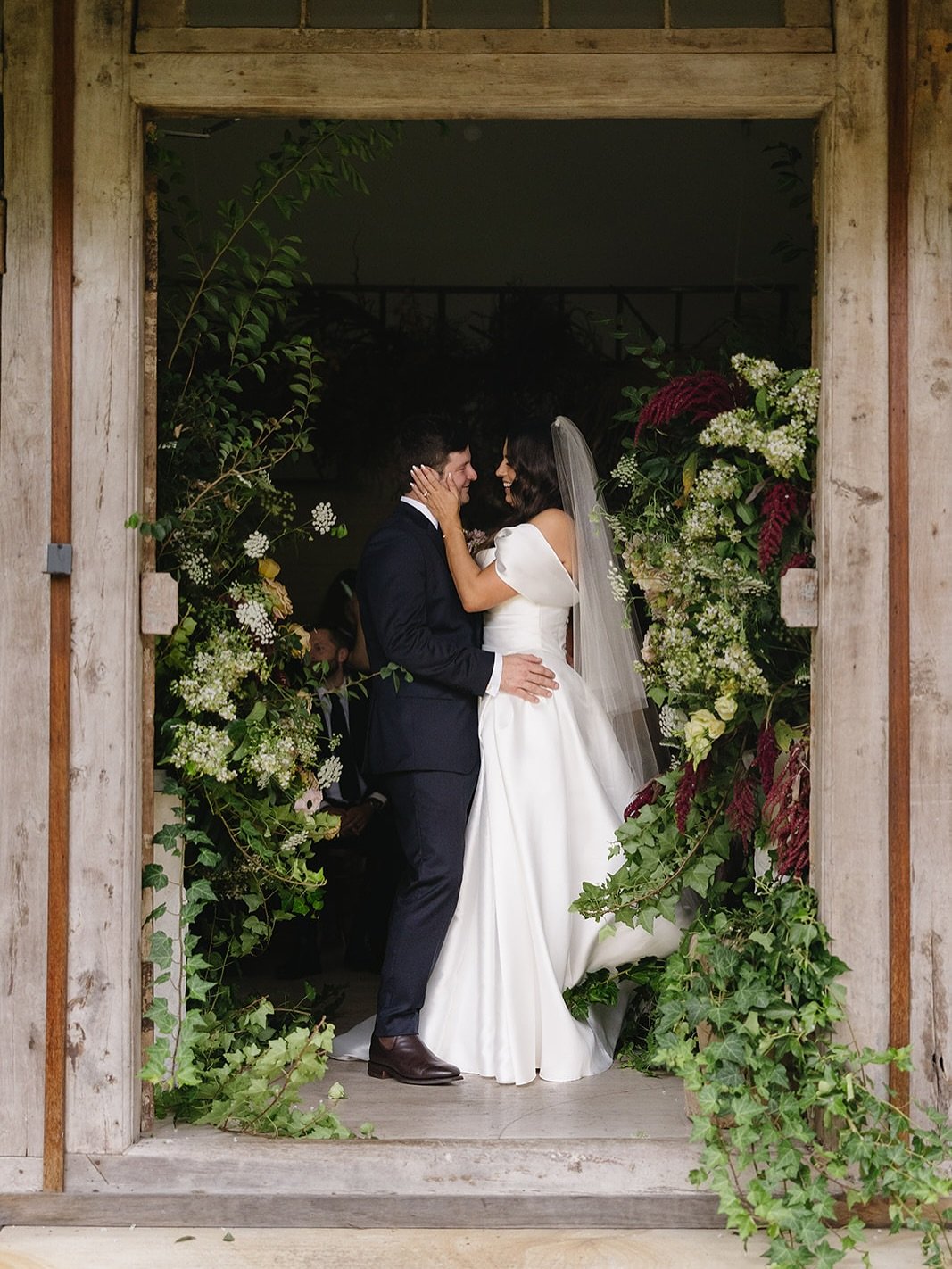 Weddings here are stunning even when the weather doesn&rsquo;t quite go to plan! 

Flashback to Liz &amp; Sam&rsquo;s wet (&amp; steamy) yet beautiful day. 

📸 @sarbostudio 
💒 @leavesandfishes 
📹 @thegoodvow 
🍝 @alfiesitalian 
🎤 @hitchedbyhazell